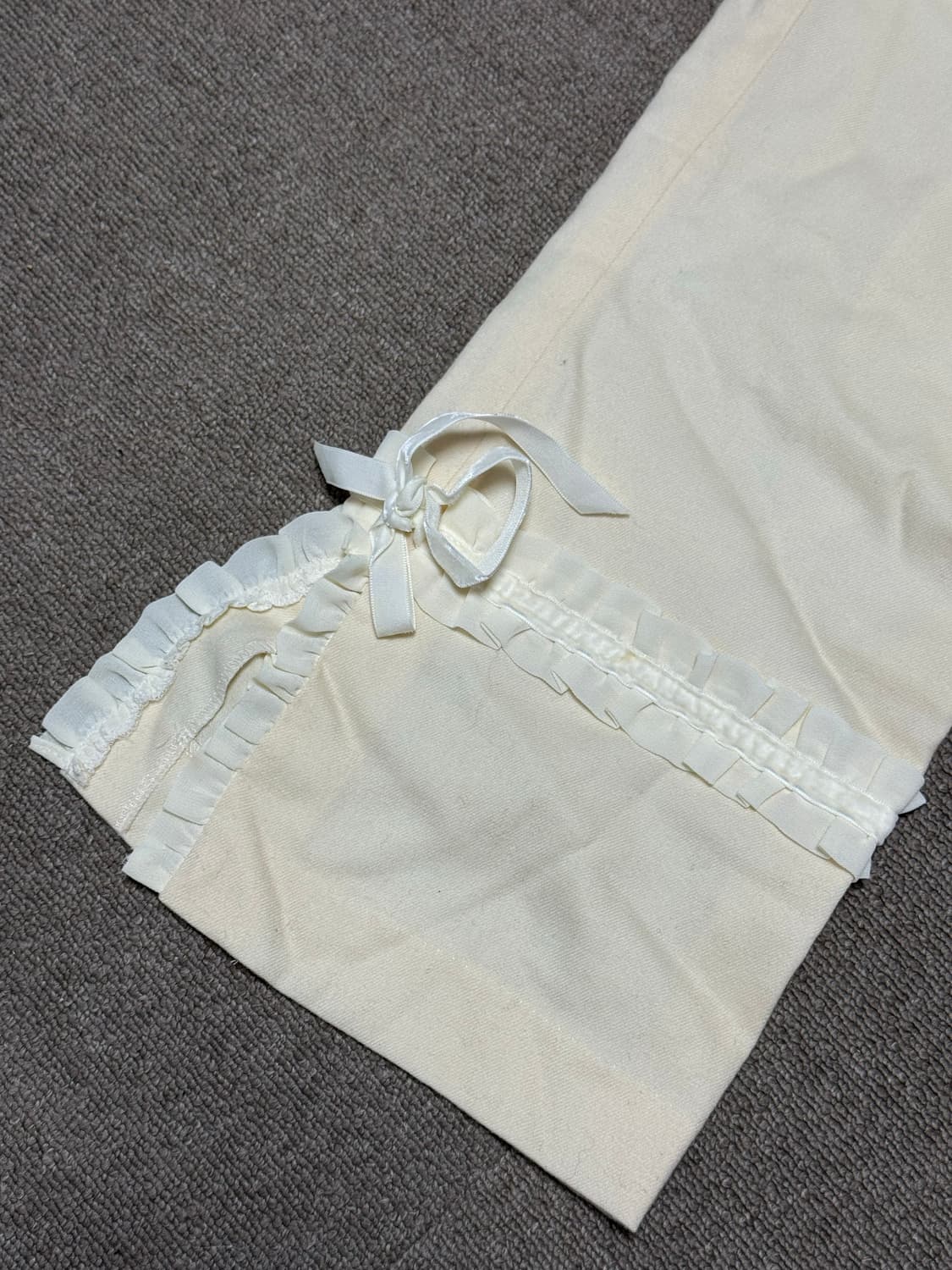 gallery visconti 아이보리 프릴 크롭 팬츠 상품이미지6