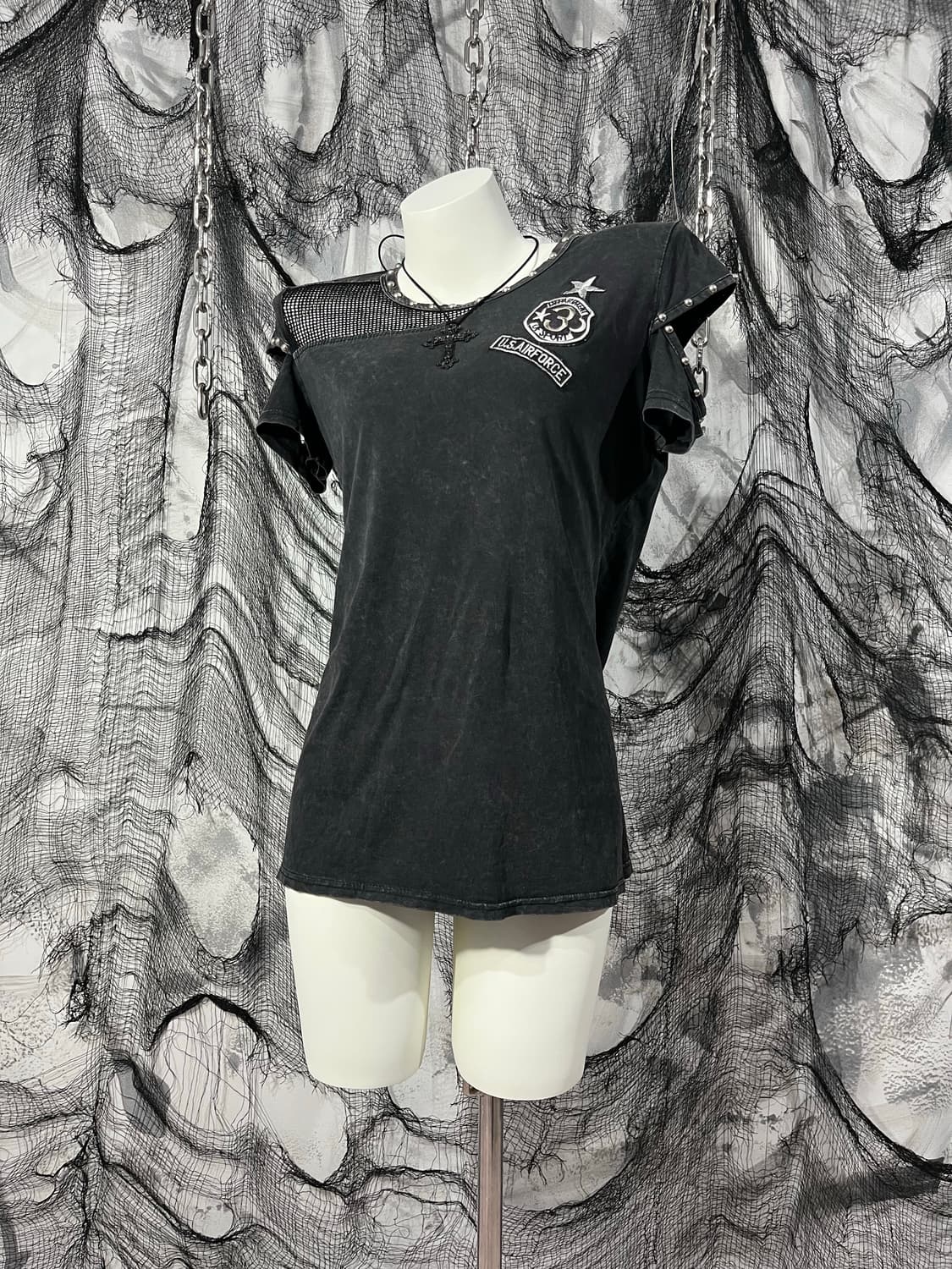 Gothic stud side slit mash washing top 상품이미지2