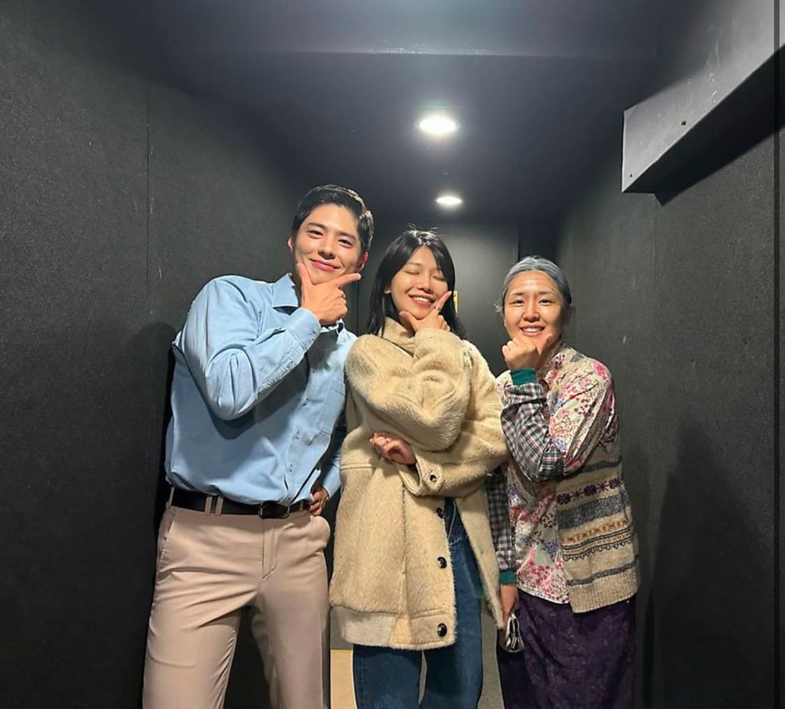 [소녀시대 수영님 착용] 셀린느 22AW 여성 에그 실루엣 코트 상품이미지2