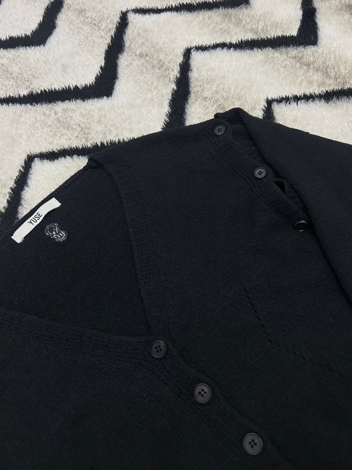 [Free]YUSE 숄더 컷 크롭니트 가디건/블랙 상품이미지1