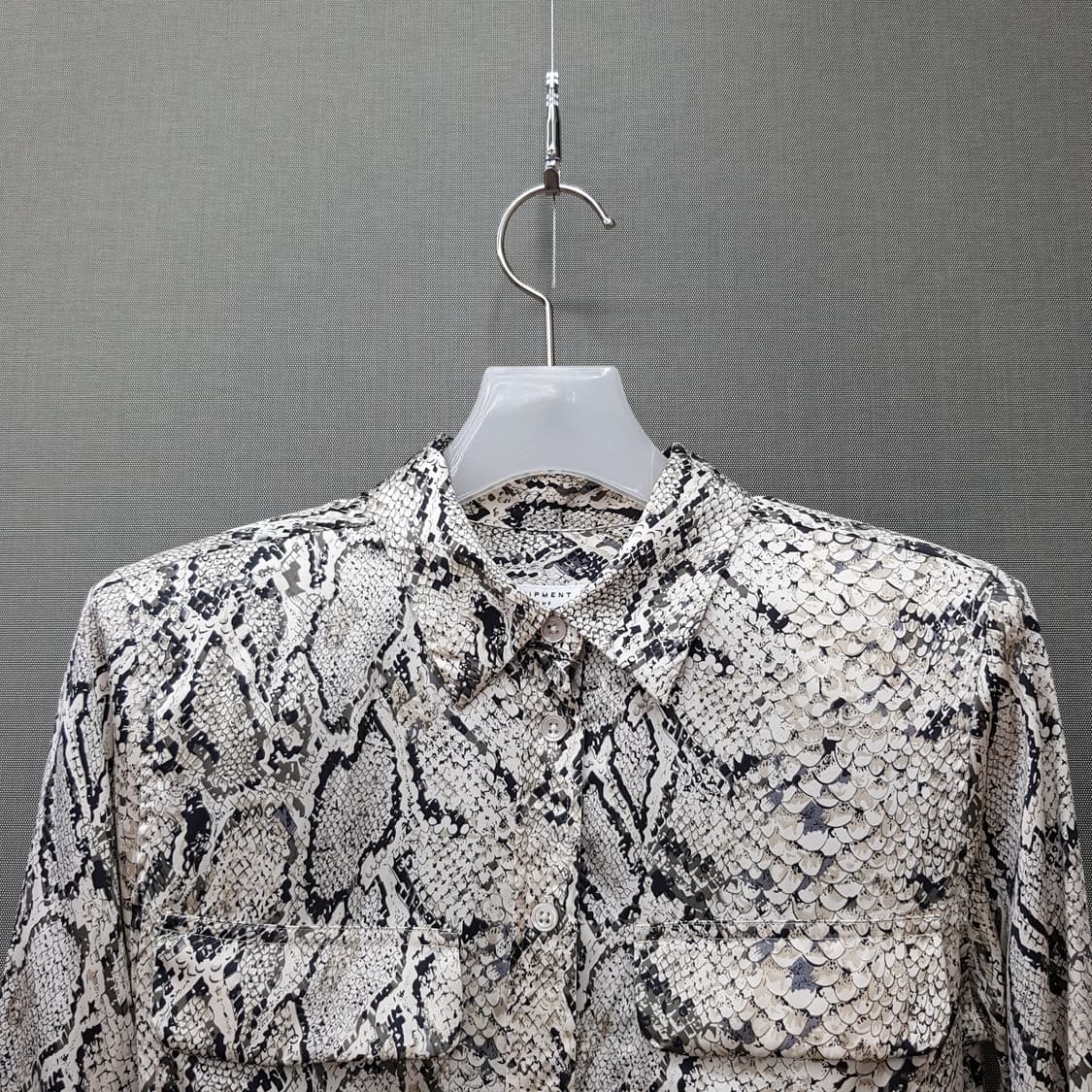 이큅먼트 실크100 파이톤 패턴 셔츠 S사이즈 상품이미지3