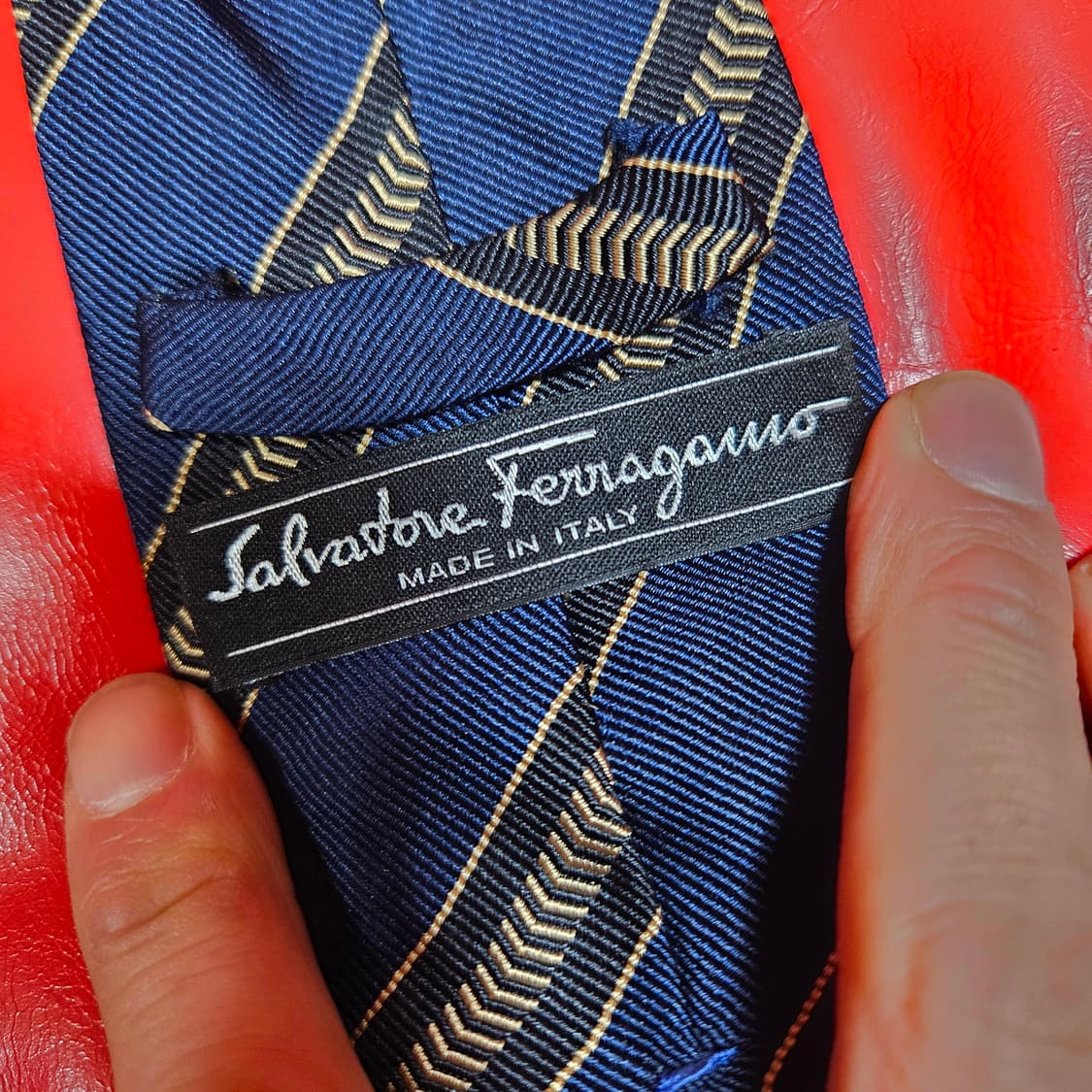 살바토레 페라기모 네이비 스트라이프 넥타이 상품이미지4