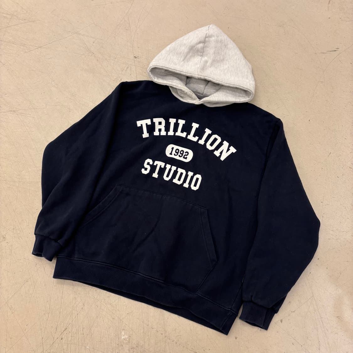 트릴리온 빅로고 투톤 후드티 상품이미지1