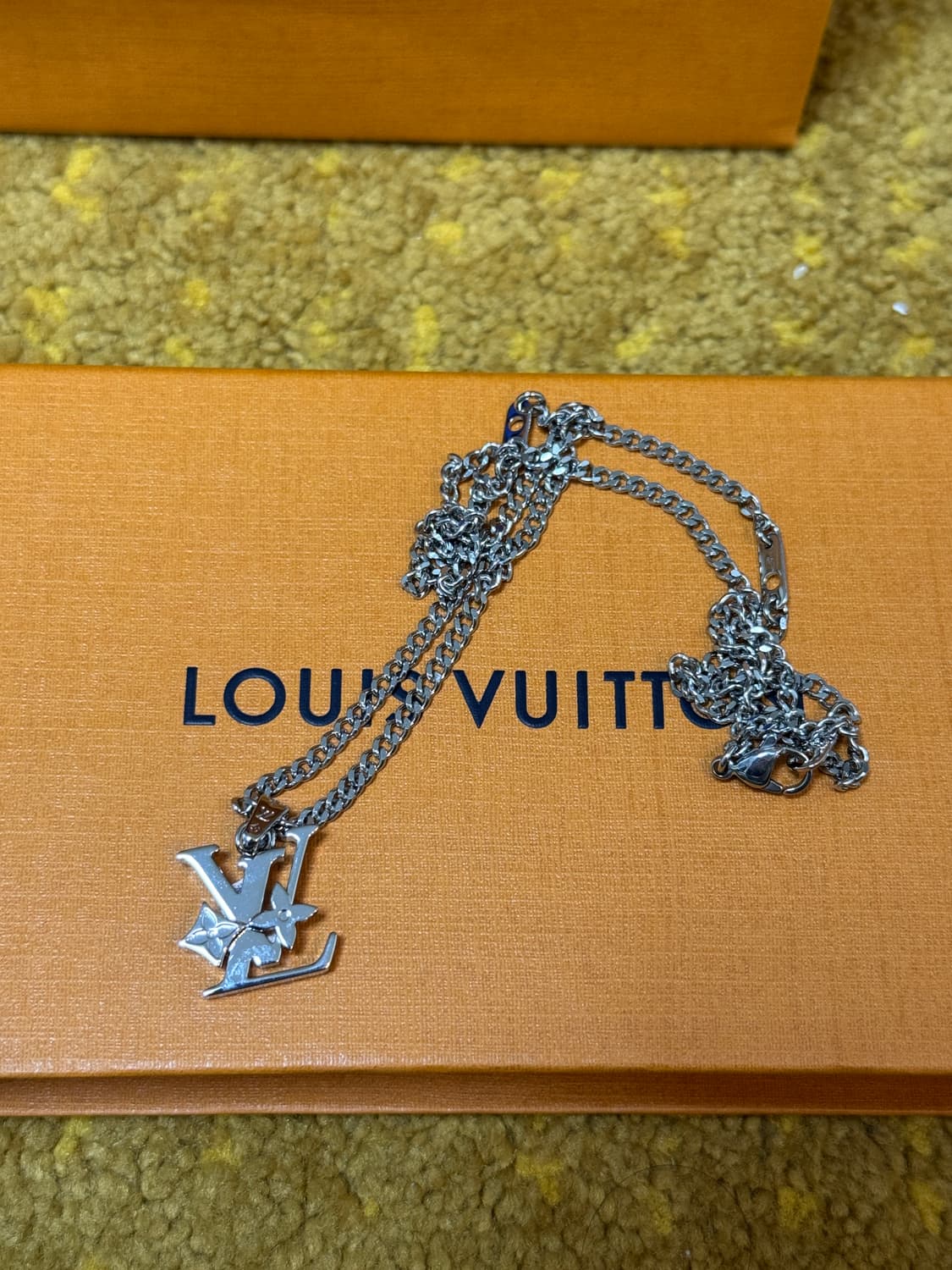 루이비통 모노그램 로우 펜던트 목걸이 실버 상품이미지3