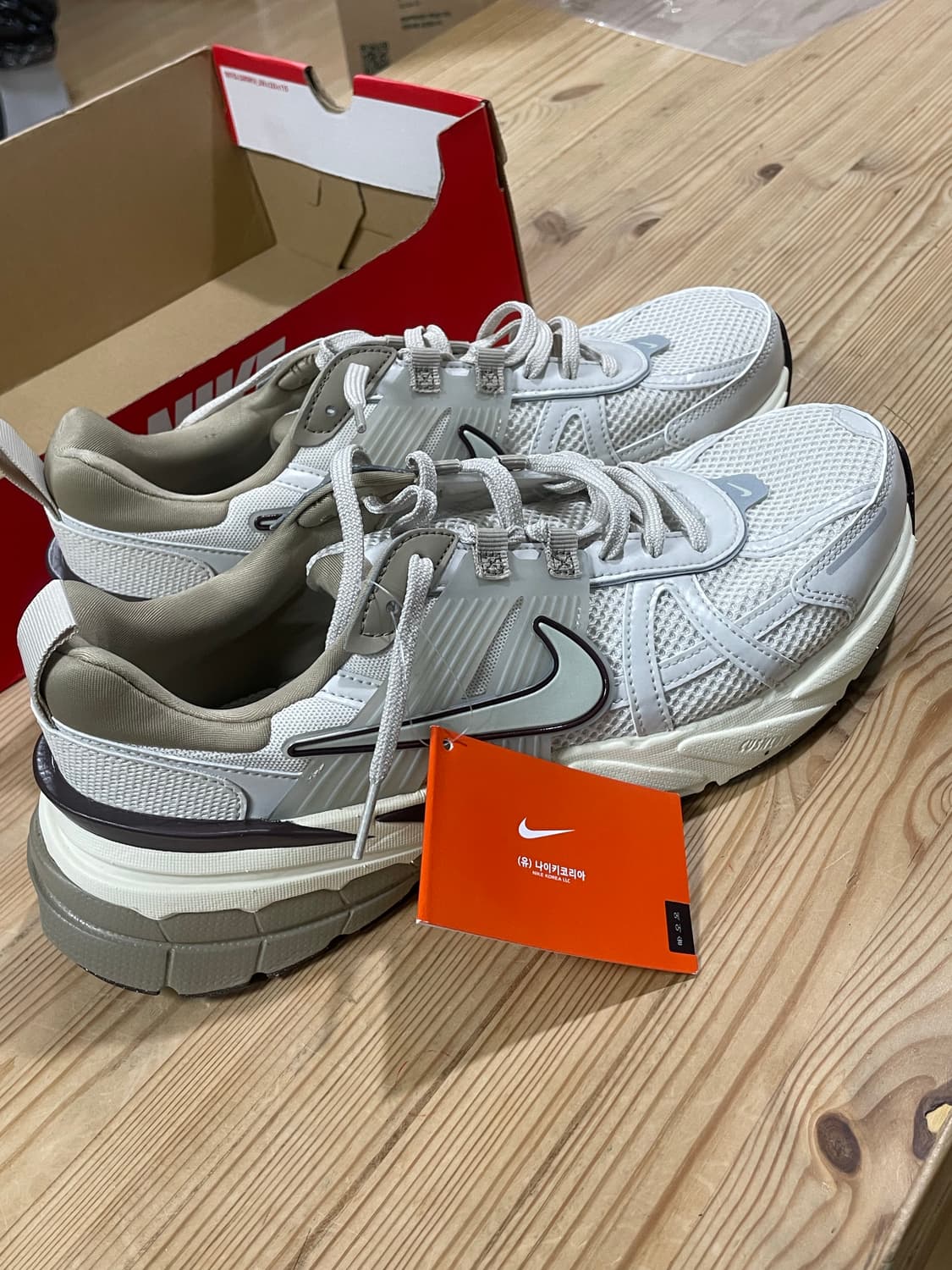 나이키 v2k 270 상품이미지4