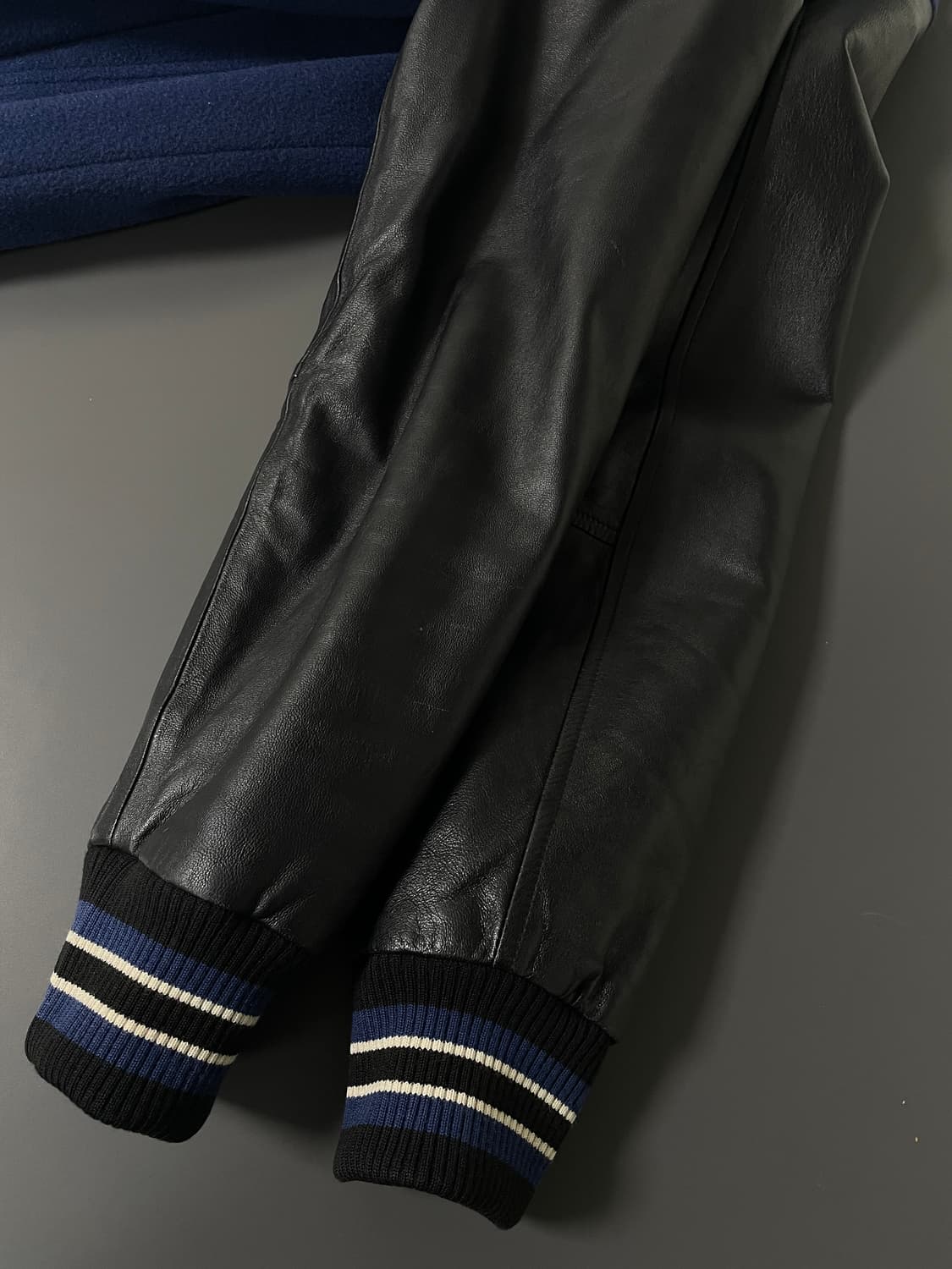 [50] 라코스테 자수로고 레더 바시티 자켓 상품이미지8