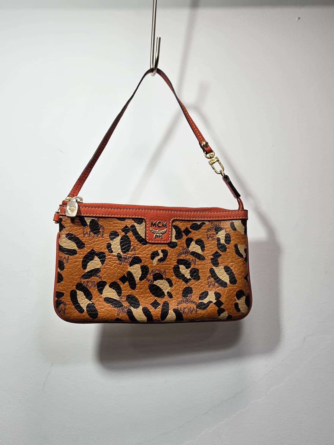 엠씨엠(MCM) 비스토스 레오파드 미니 숄더백  상품이미지1