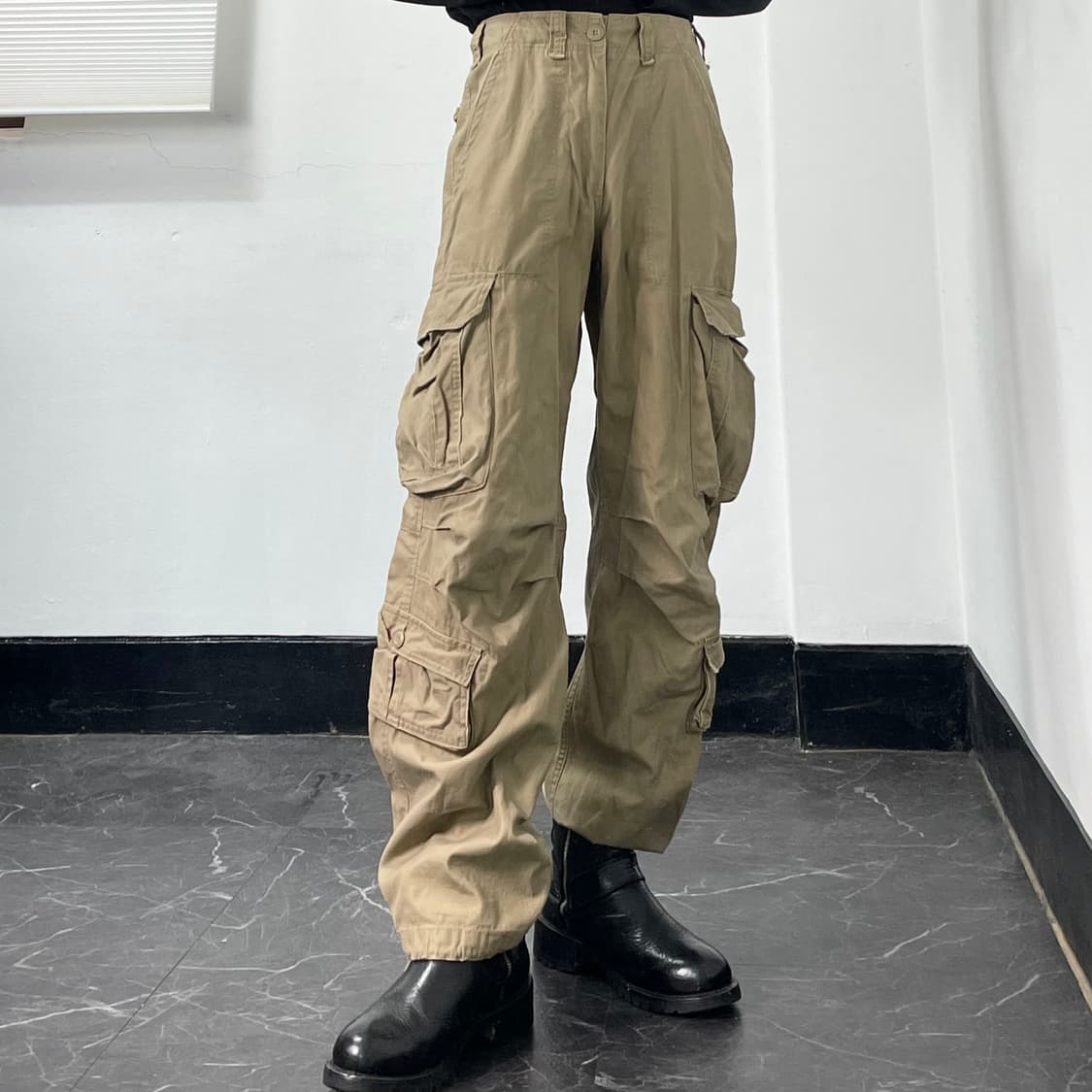 멀티포켓 조거 스트링 와이드 카고 팬츠 상품이미지1