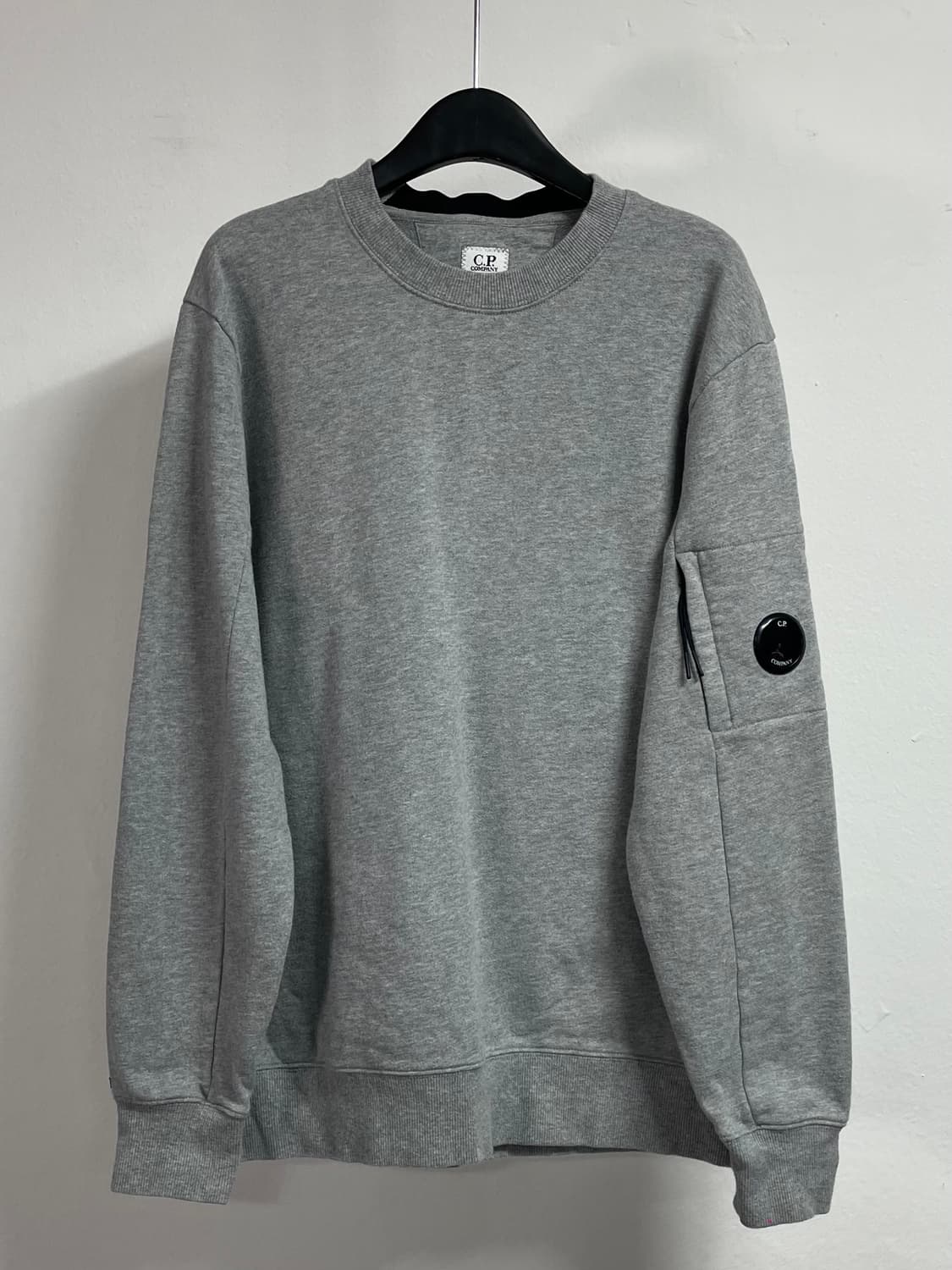 CP컴퍼니 그레이 렌즈 맨투맨 (on.165)   상품이미지1