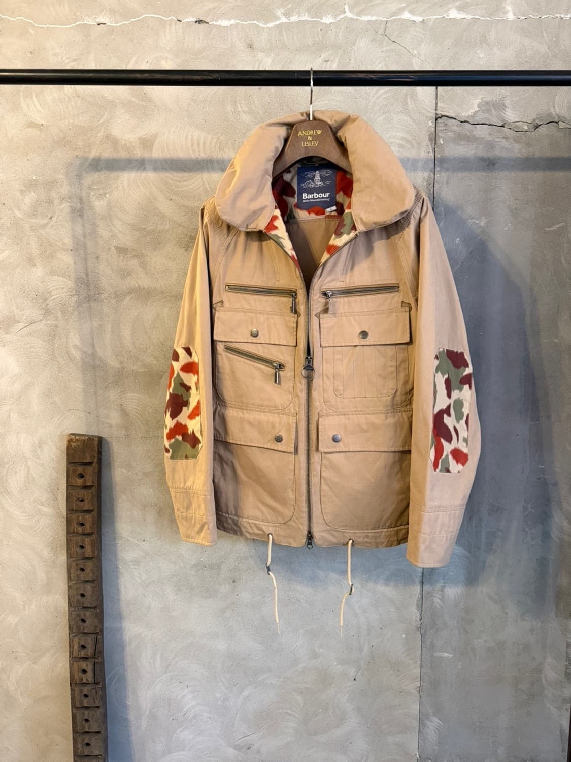 화이트 마운티니어링 X 바버 유틸리티 자켓 100 상품이미지1