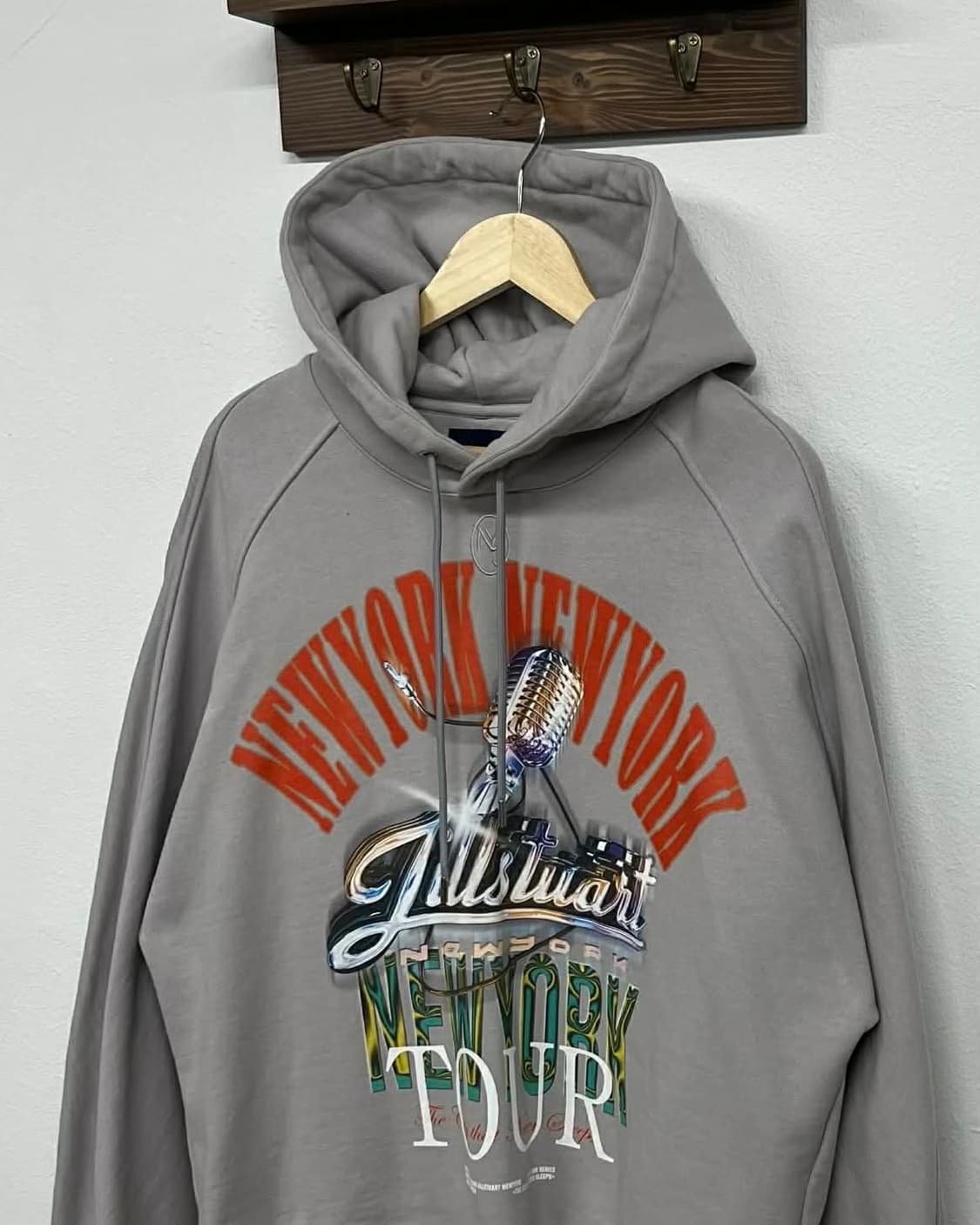 [L] 질스튜어트 23년 신형 뉴욕 프린트 후드티 스웻 셔츠 솔리드그레이 상품이미지3