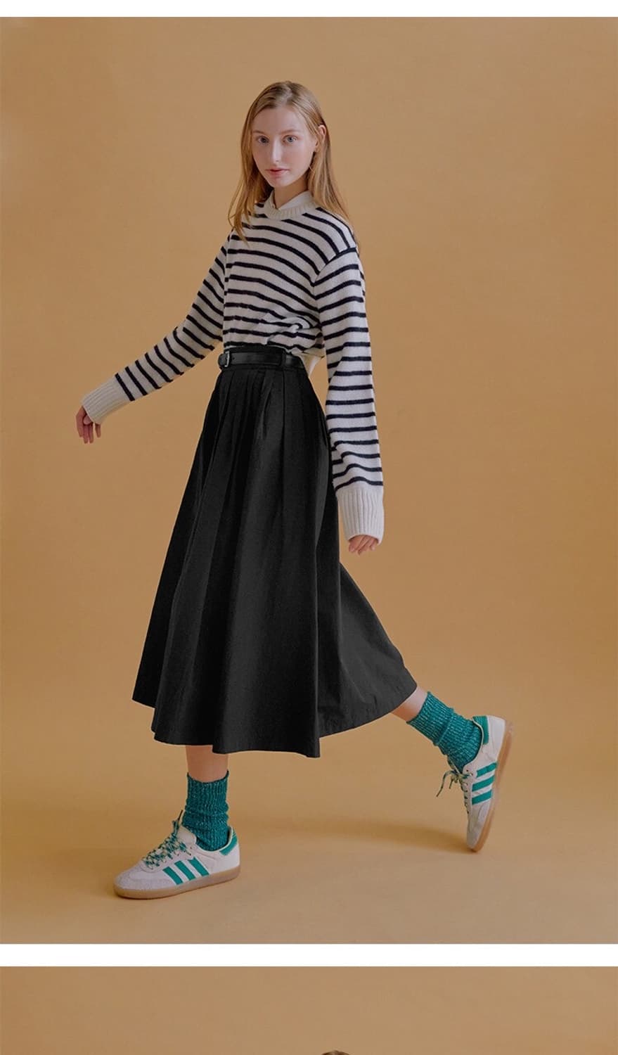 앤유 시그니처 블랙 플레어 롱 스커트 상품이미지1