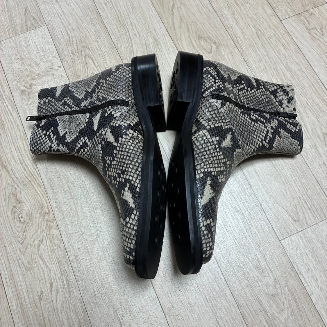 [새상품] 피렌체아뜨리에 PHYTHON 스퀘어토 앵클부츠 9410-ZP  상품이미지4