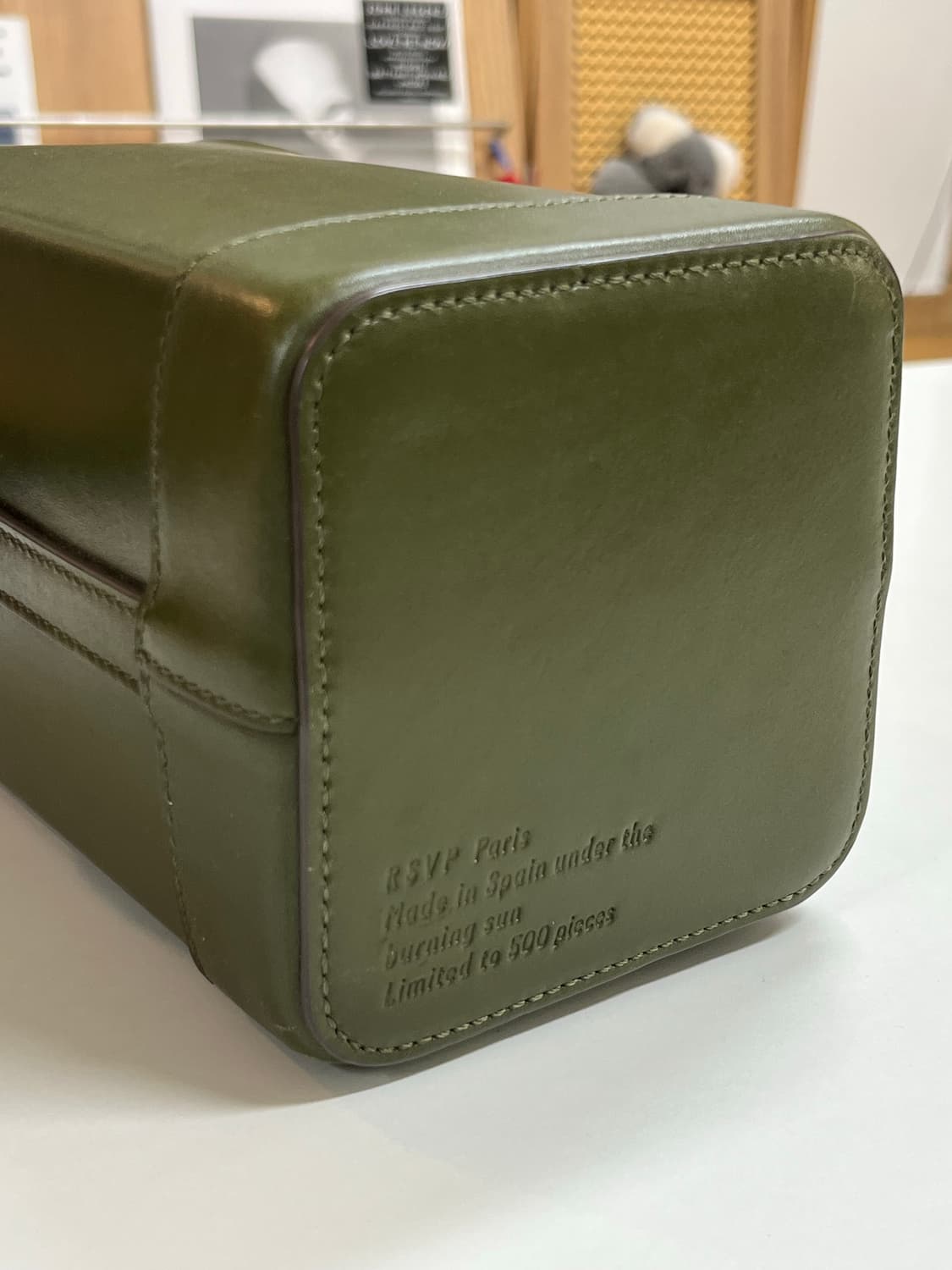 RSVP Paris 박스백 카키 색상 버킷백 상품이미지3