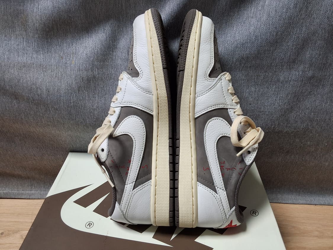 나이키 에어 조던1 트래비스 스캇 리버스모카 265 상품이미지4
