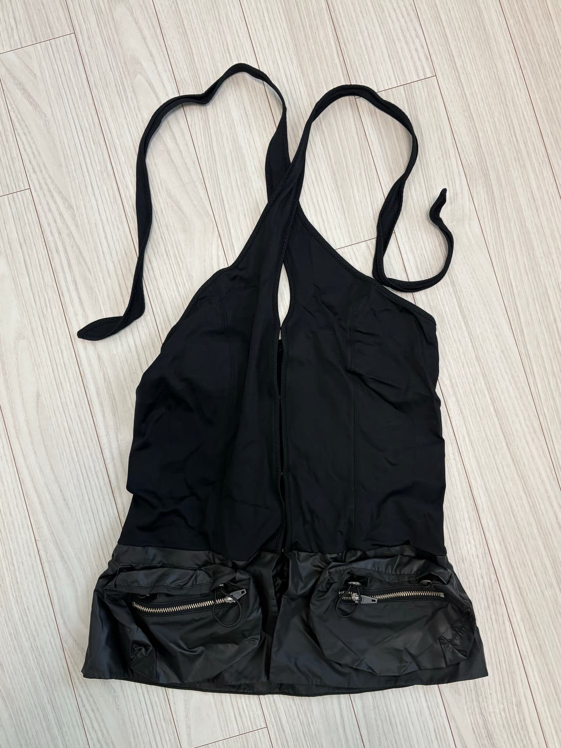 Perverze 퍼버즈 홀터 슬리브리스 탑 상품이미지3