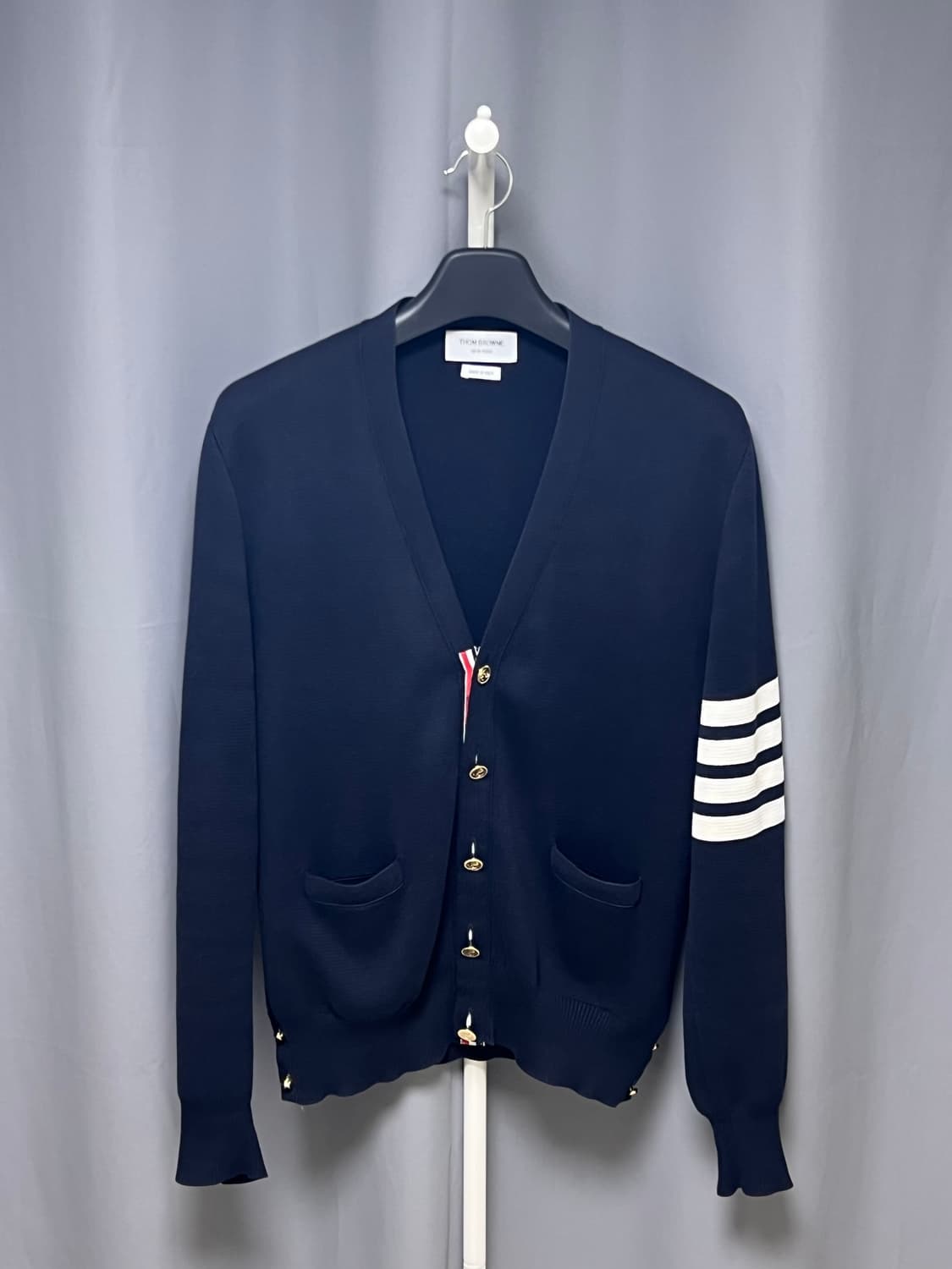 [정품] 3 톰브라운 밀라노스티치 사선 금장 가디건 상품이미지1