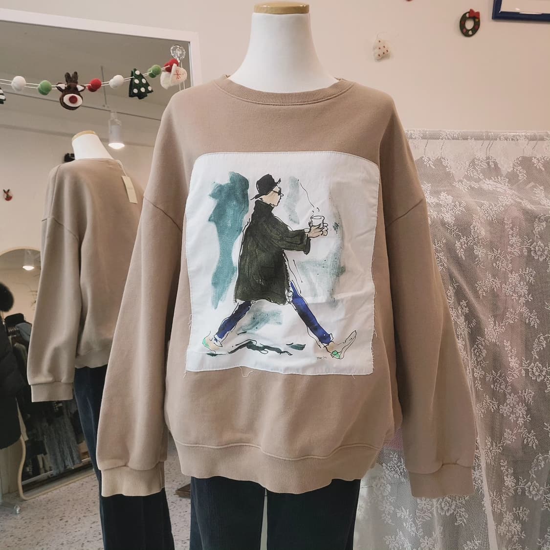 The clap 캐리커쳐 기모 맨투맨 상품이미지7