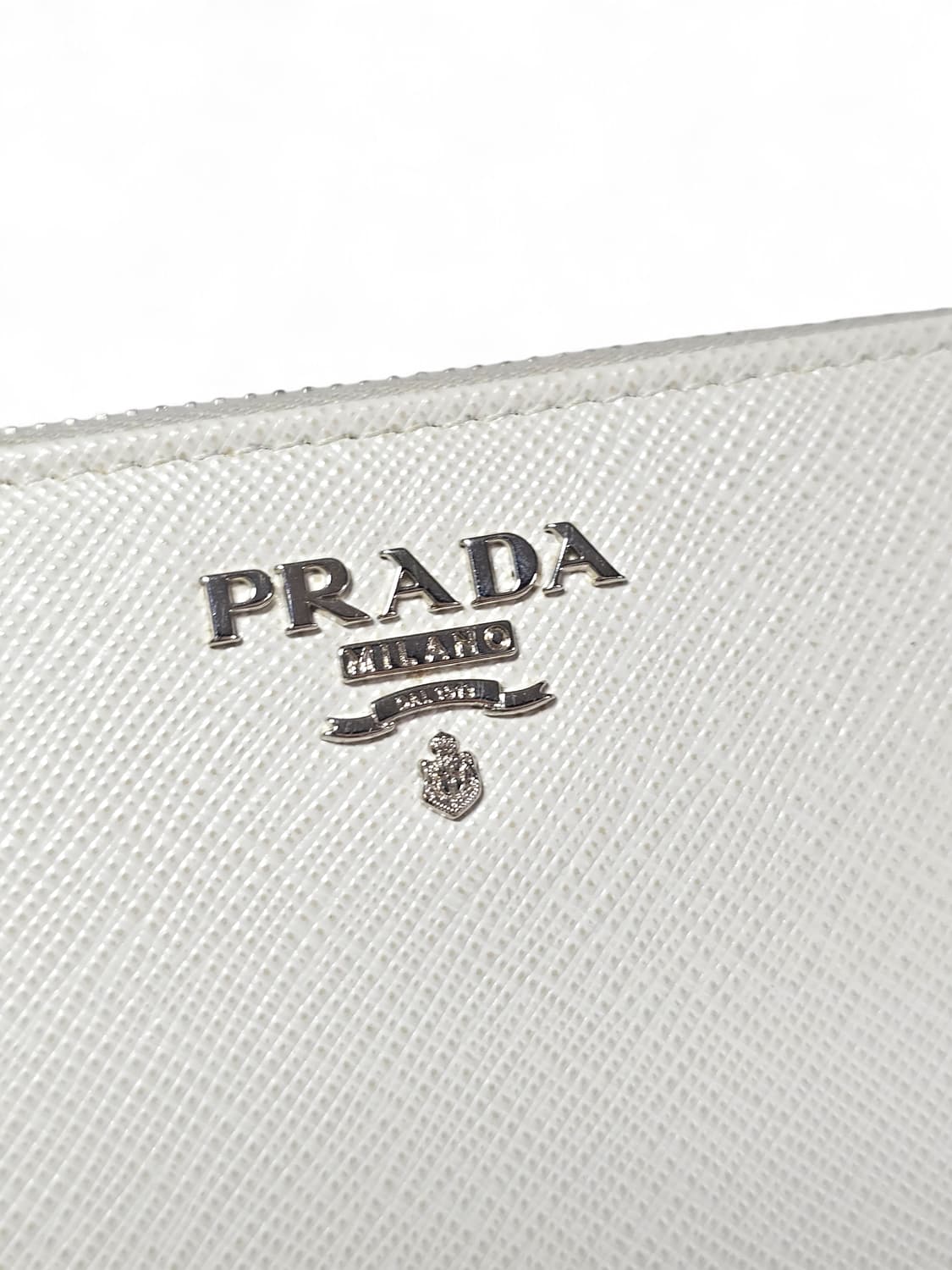 프라다 메탈로고 사피아노 장지갑 베이지 화이트 상품이미지4