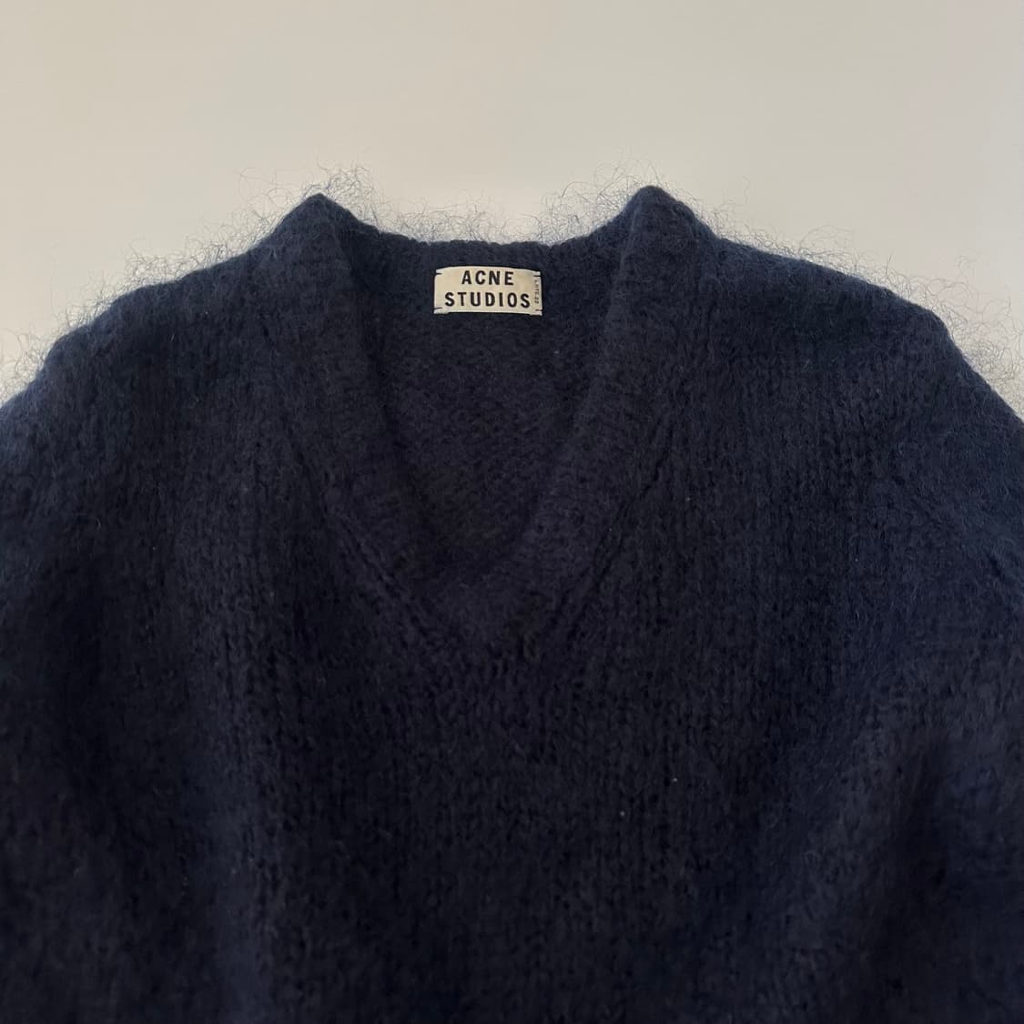 아크네스튜디오 acne studios 모헤어 브이넥 니트 상품이미지3