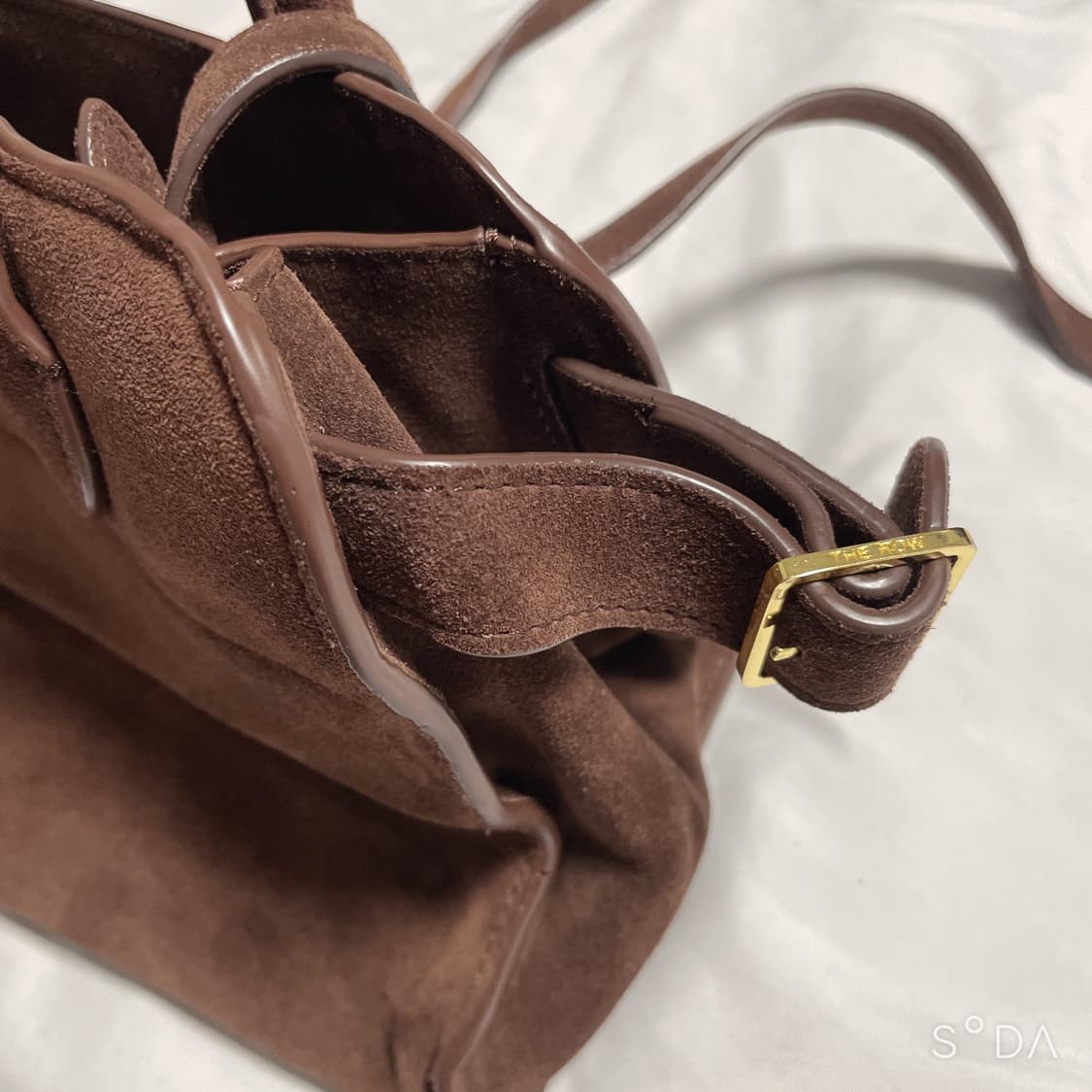 the row 더로우 마고백15 스웨이드 모카 상품이미지5