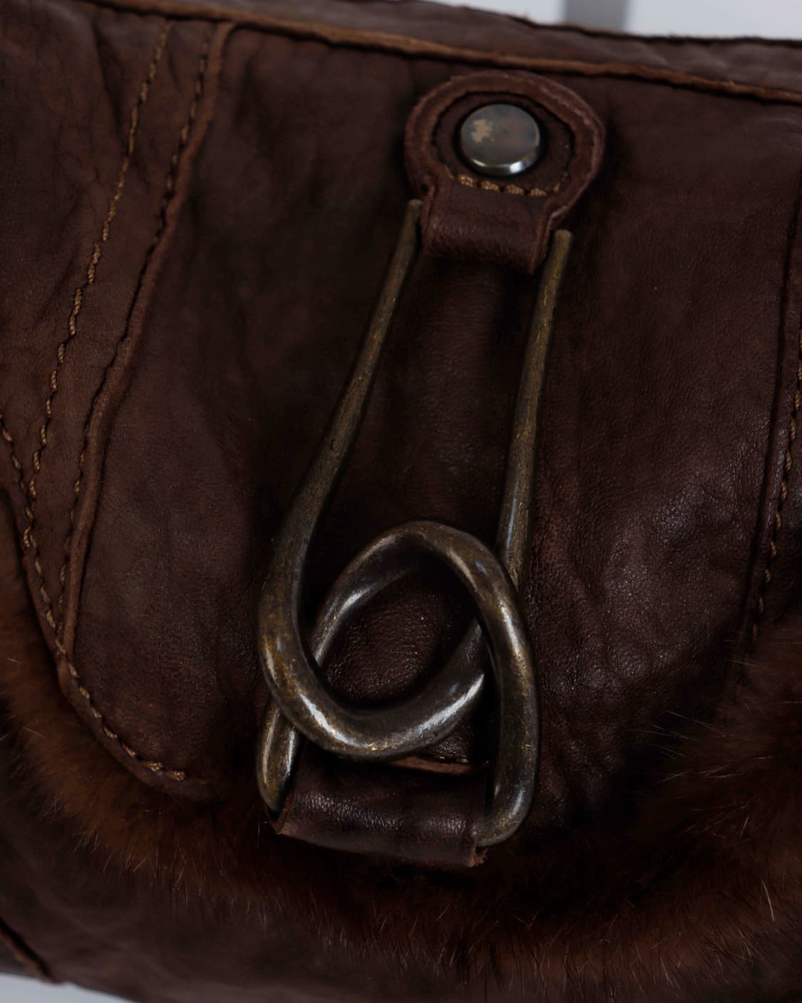 [ONE'S HEART] 브라운 퍼 트리밍 빈티지 레더 숄더백 상품이미지3