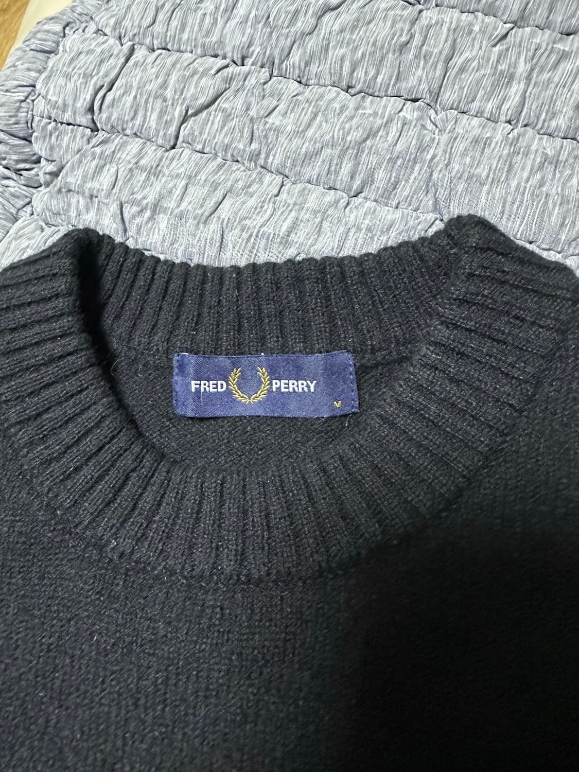 프레드페리 블랙 라운드넥 니트 상품이미지4