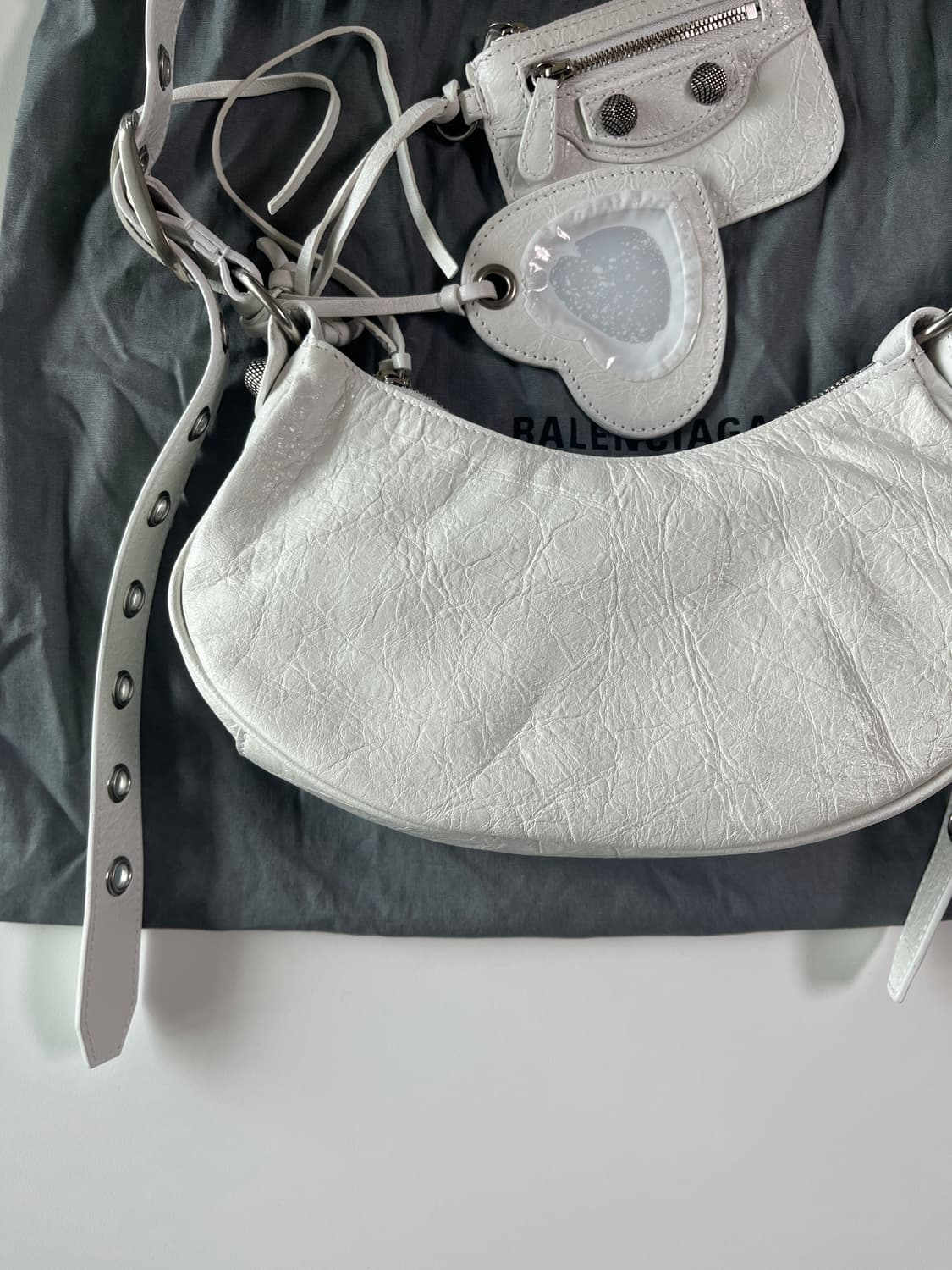 (새상품)발렌시아가 아레나 램스킨 르카골 XS 화이트 상품이미지5