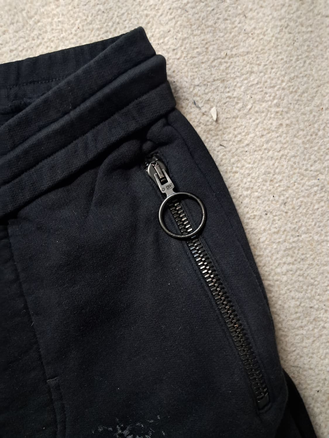 오프화이트 갤럭시 조거 팬츠입 상품이미지3