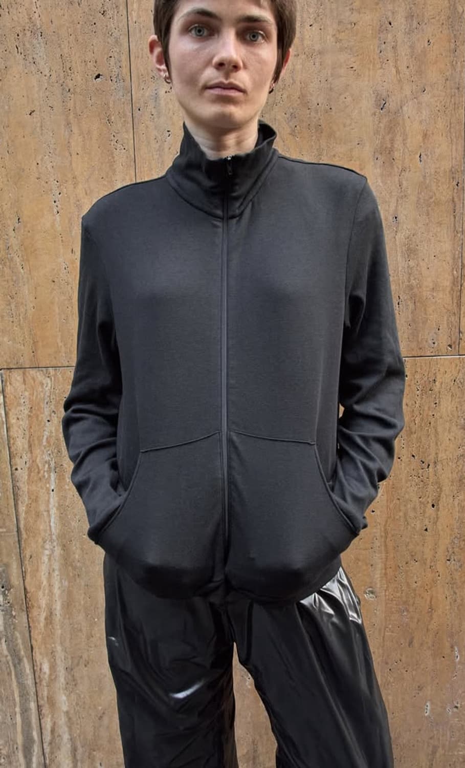mudule neck zip black 상품이미지3
