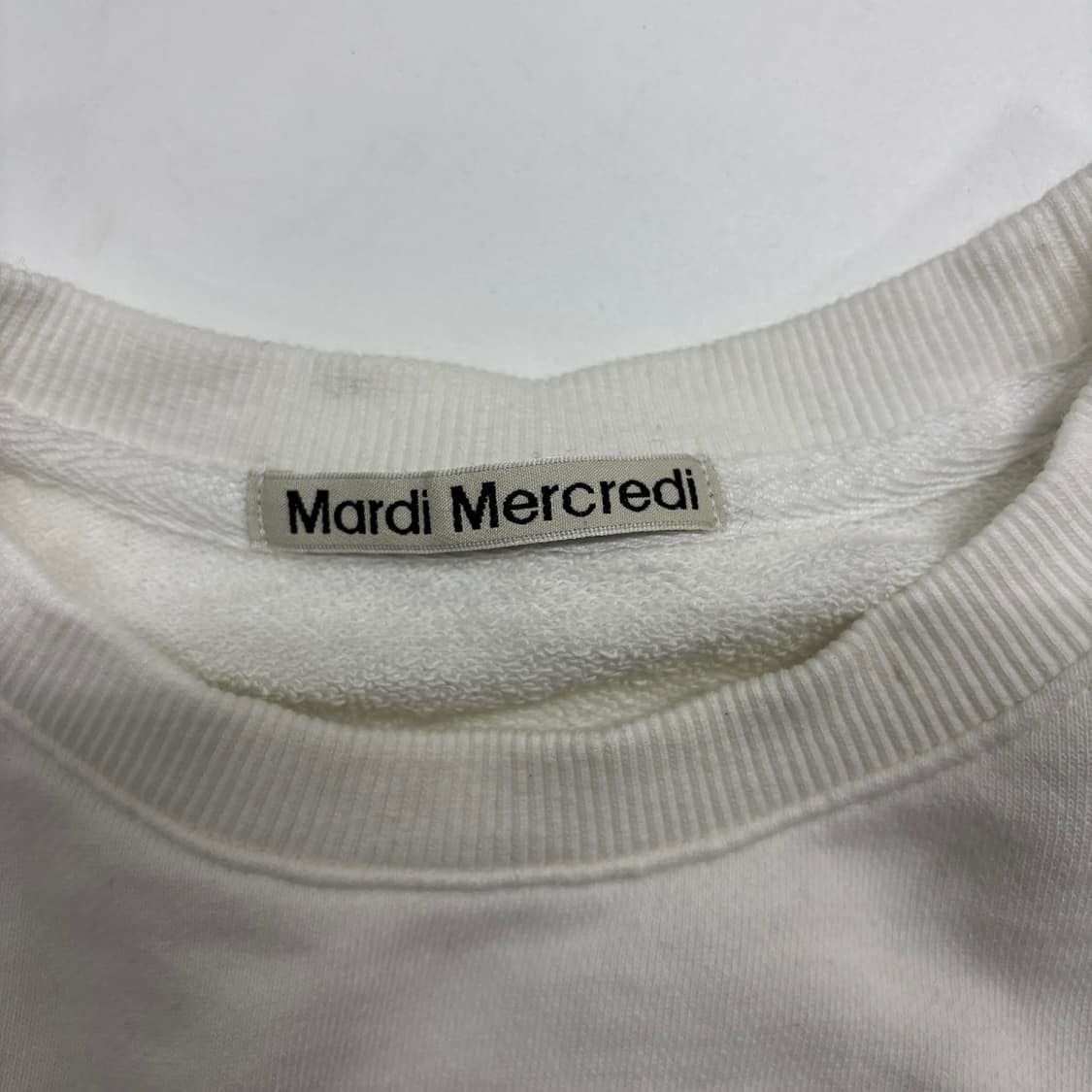 마르디 메르크디 화이트 세미크롭 걸즈 스웨트셔츠 맨투맨(OS) 상품이미지4