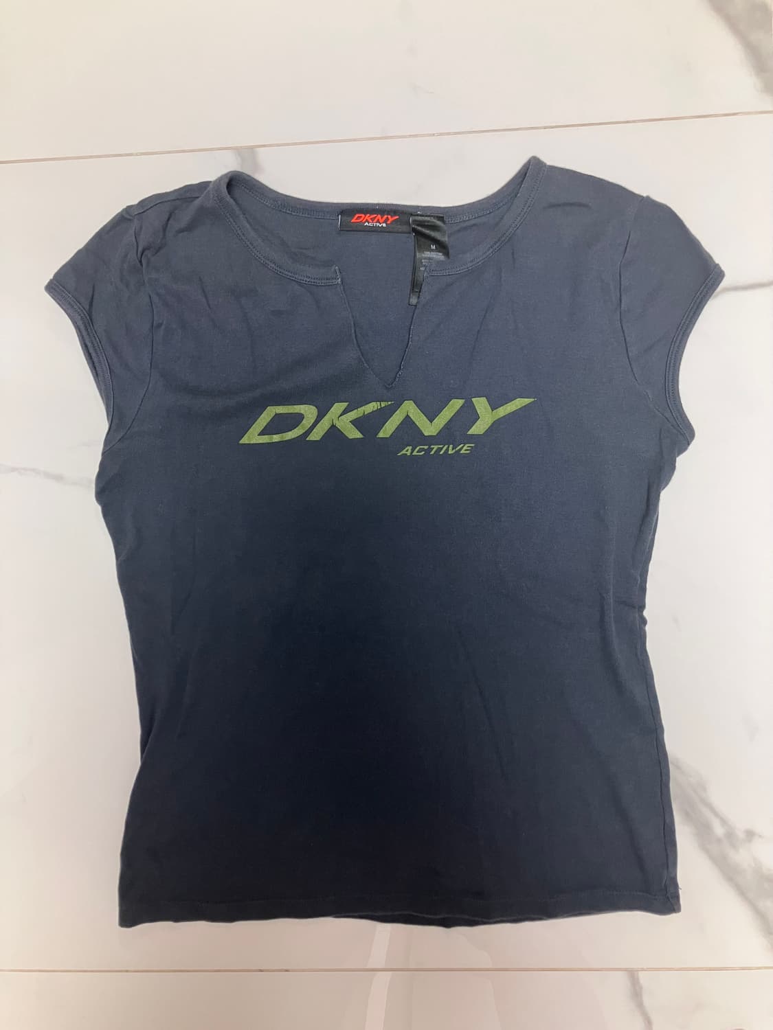 Y2K 2000 DKNY 캡슬리브 프론트 슬릿 챠콜 반팔 티셔츠 상품이미지1