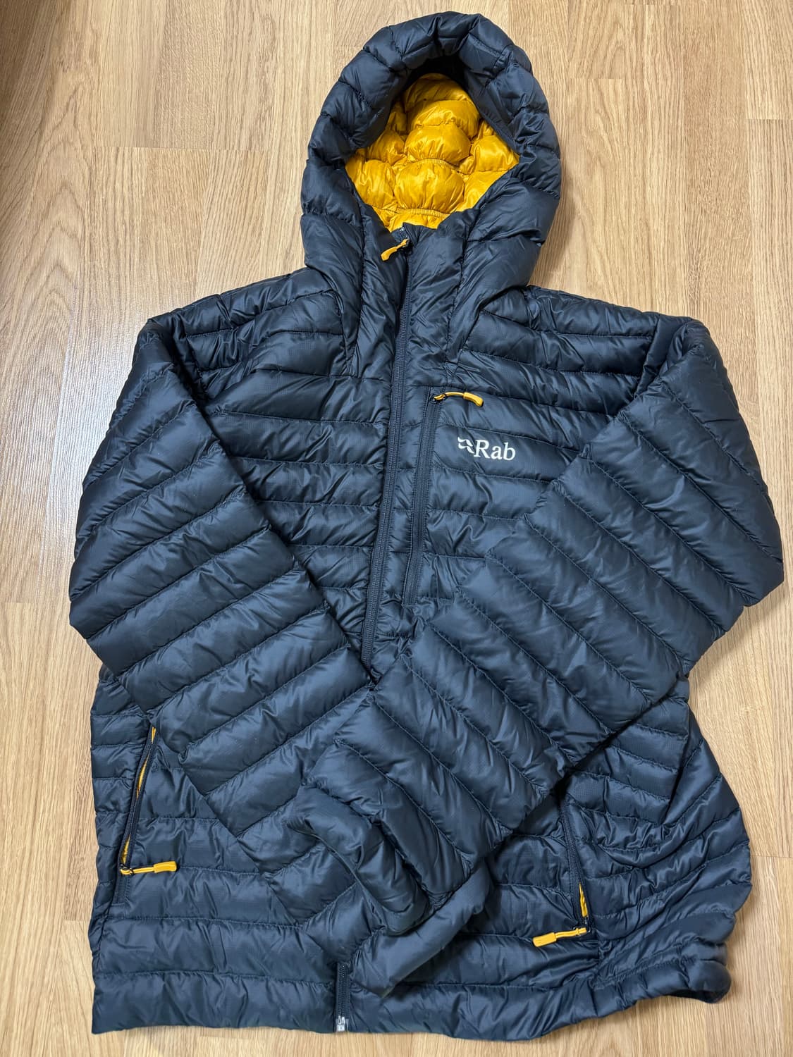 Rab 패딩 XL 거의 새제품 크림 정품 인증 상품이미지1