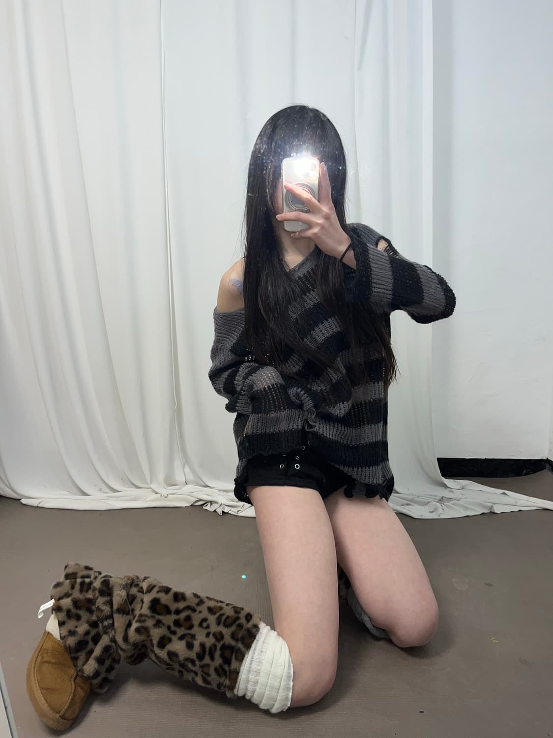 스트라이프 데미지 오버핏 니트 상품이미지2