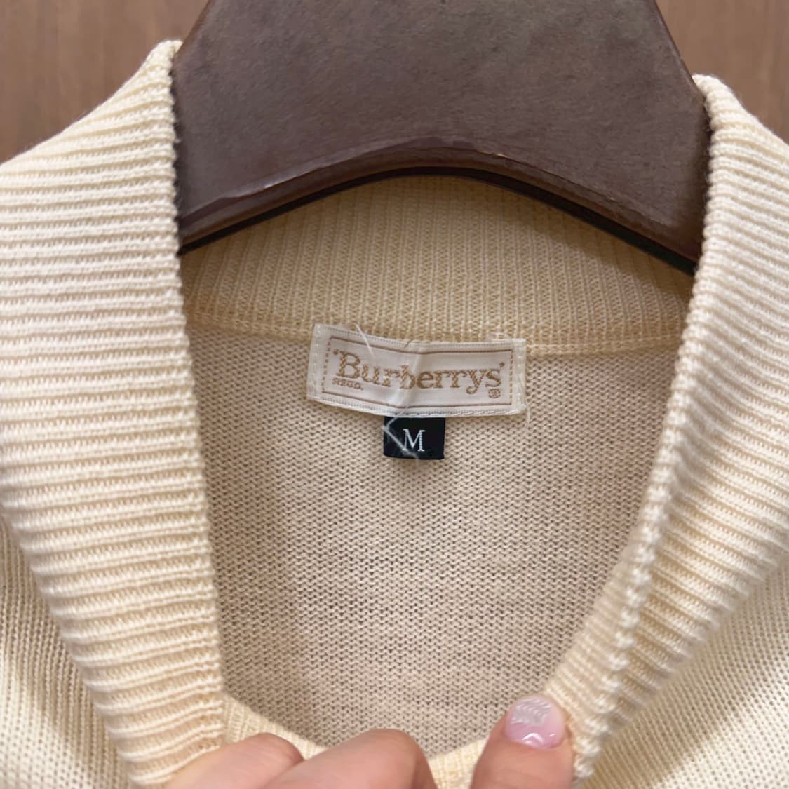 버버리 울 하프넥 니트 아가일 패턴 로고 자수 디테일 베이지 그레이 상품이미지7