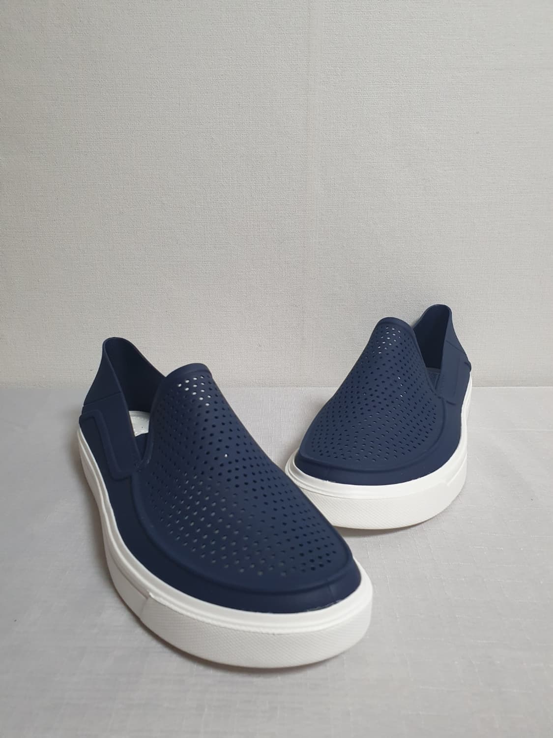 280mm 크록스 시티레인 로카 슬립온 네이비 화이트 상품이미지1