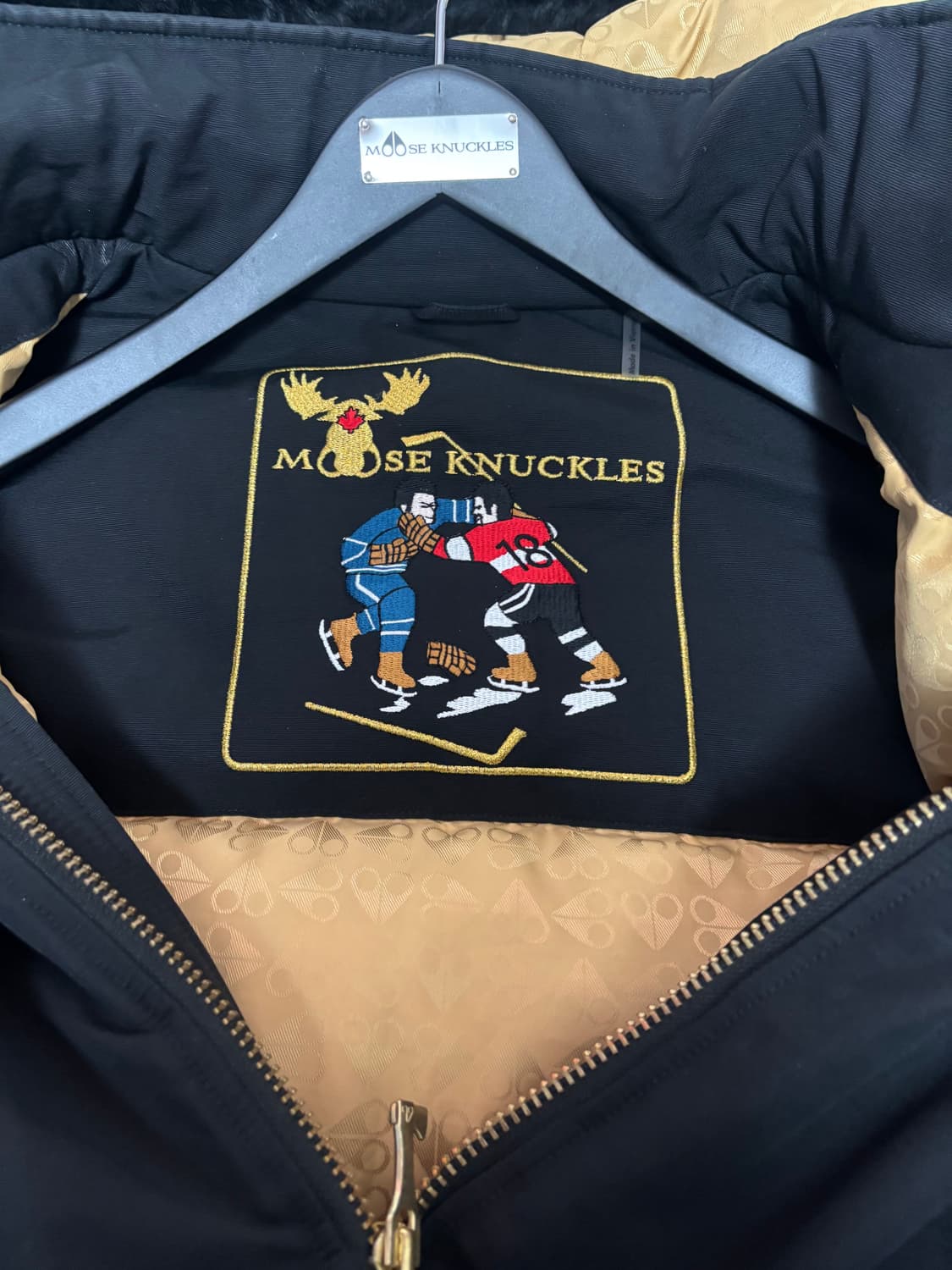 무스너클 패딩 금장 상품이미지3