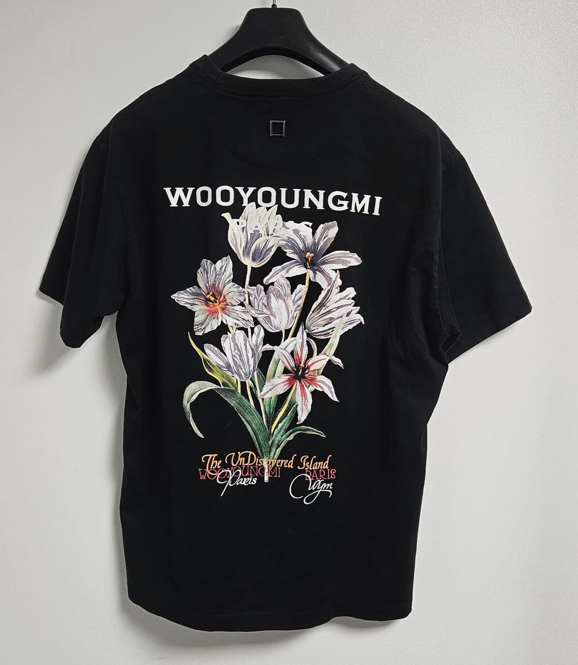 우영미 플라워 백로고 티셔츠 블랙 - 24SS 상품이미지3