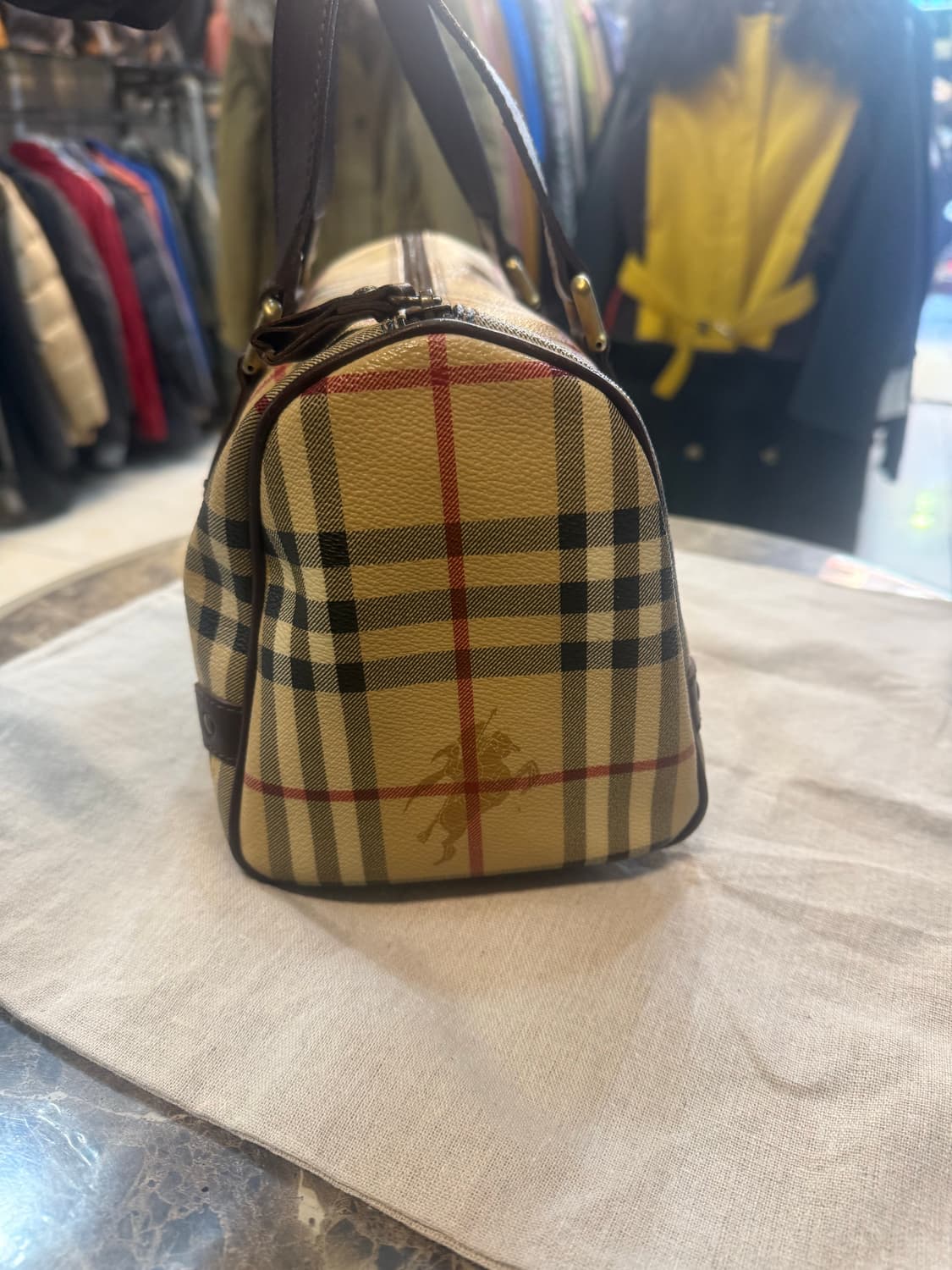 정품 버버리 노바체크 토트백 팝니다 상품이미지2