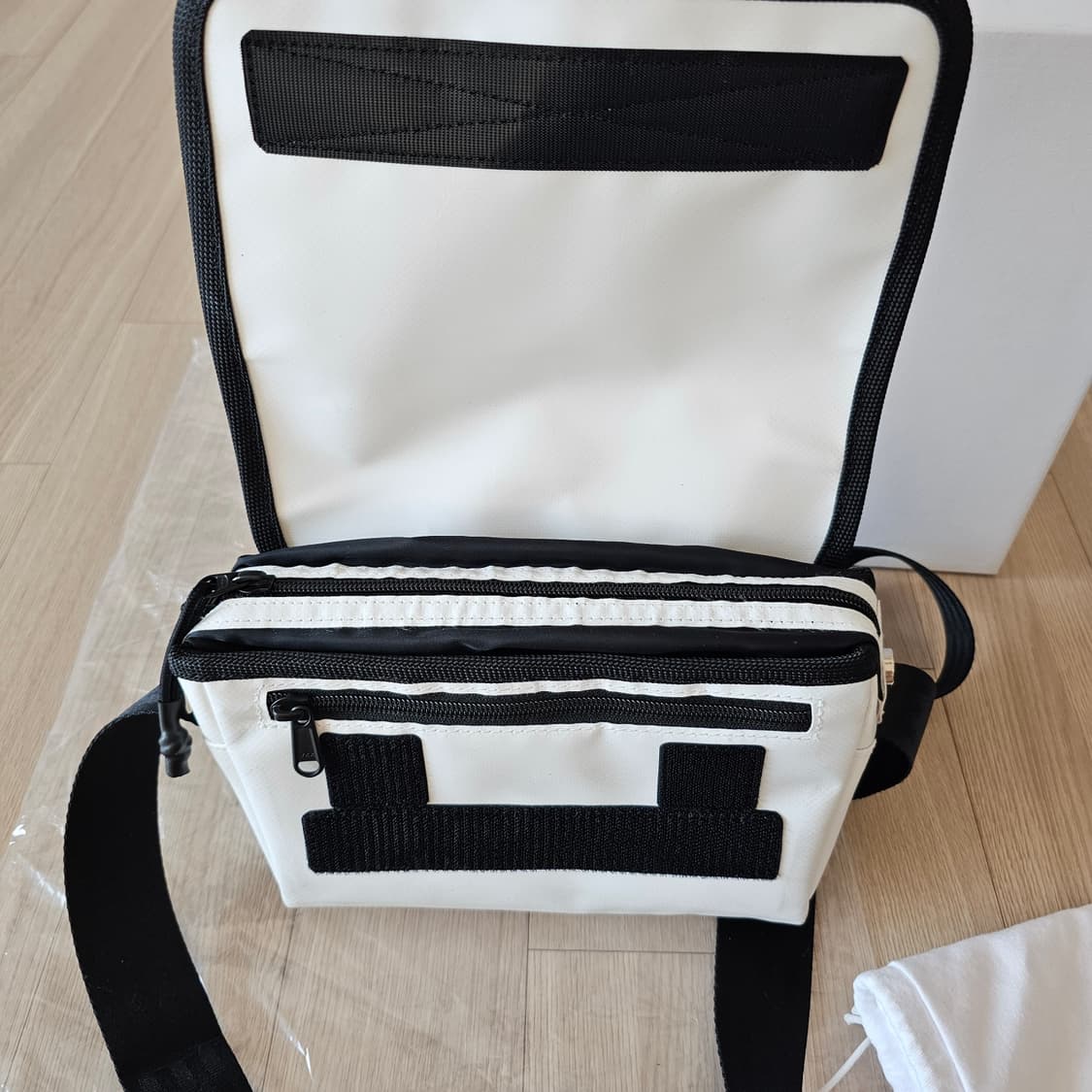 아더에러 PVC 트레이스 크로스백 109 가방 남자 여자 프라이탁재질 상품이미지5