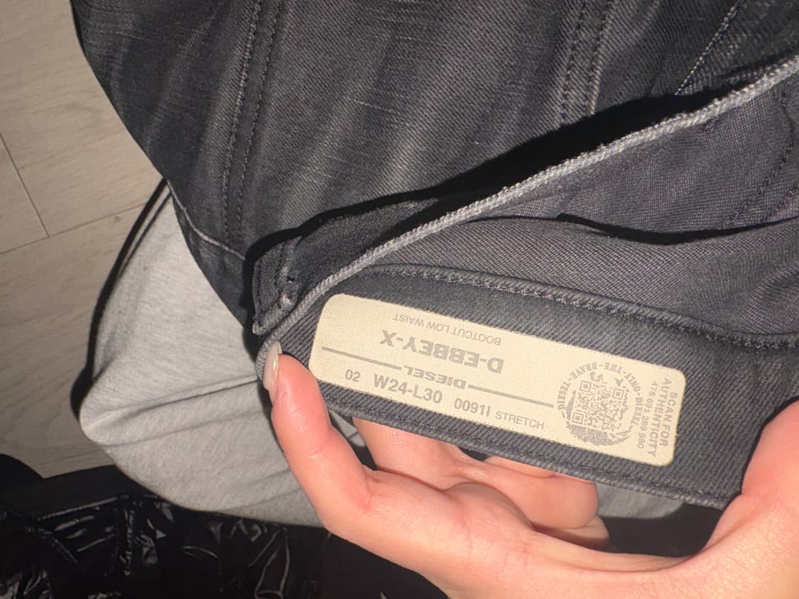 디젤 D-BEEBEE-X 로우라이즈 부츠컷 데님 팬츠 블랙 W24 상품이미지3