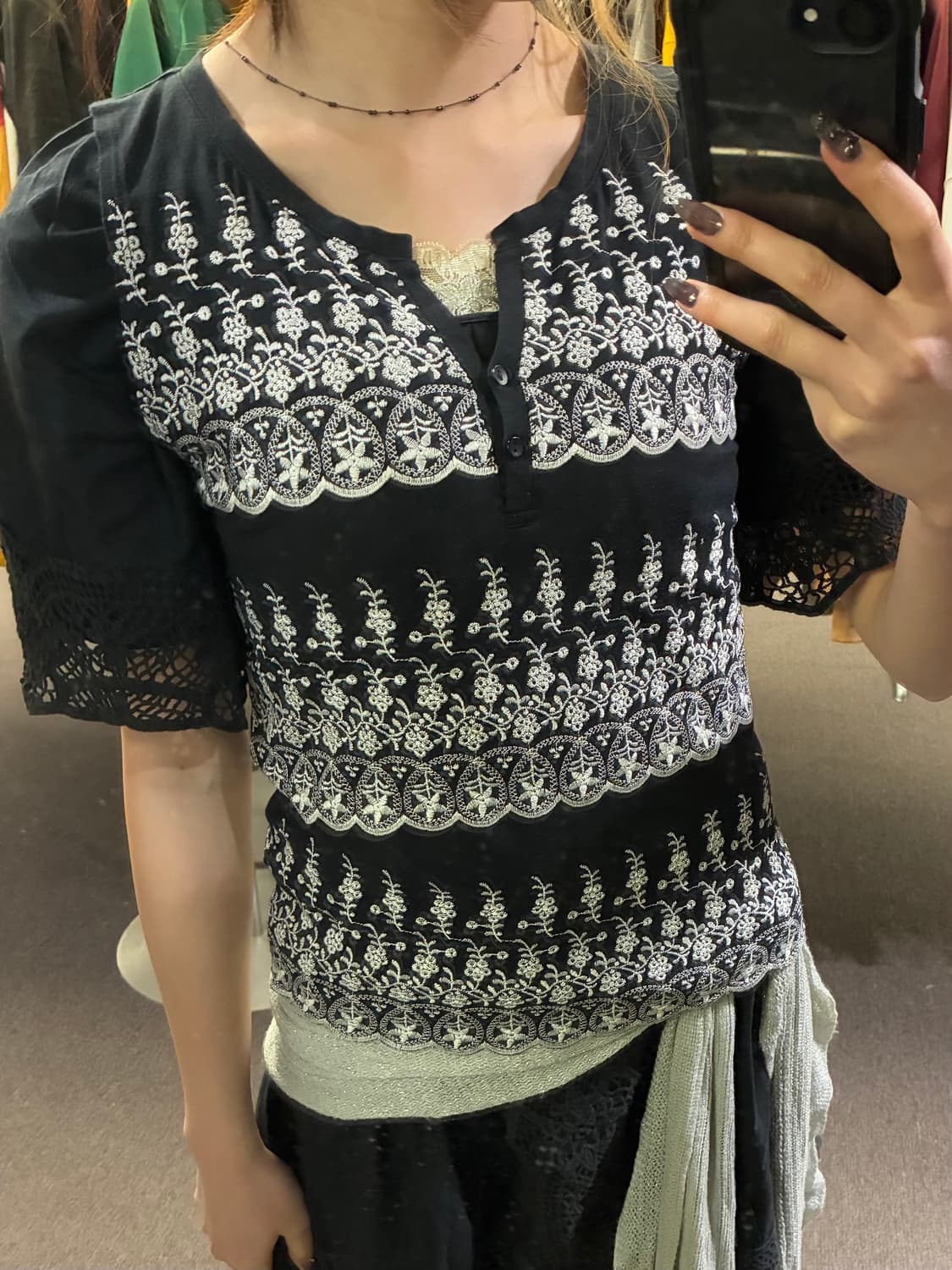 OS)Japanese vintage 여성 꽃 자수 블랙 나시 상품이미지1