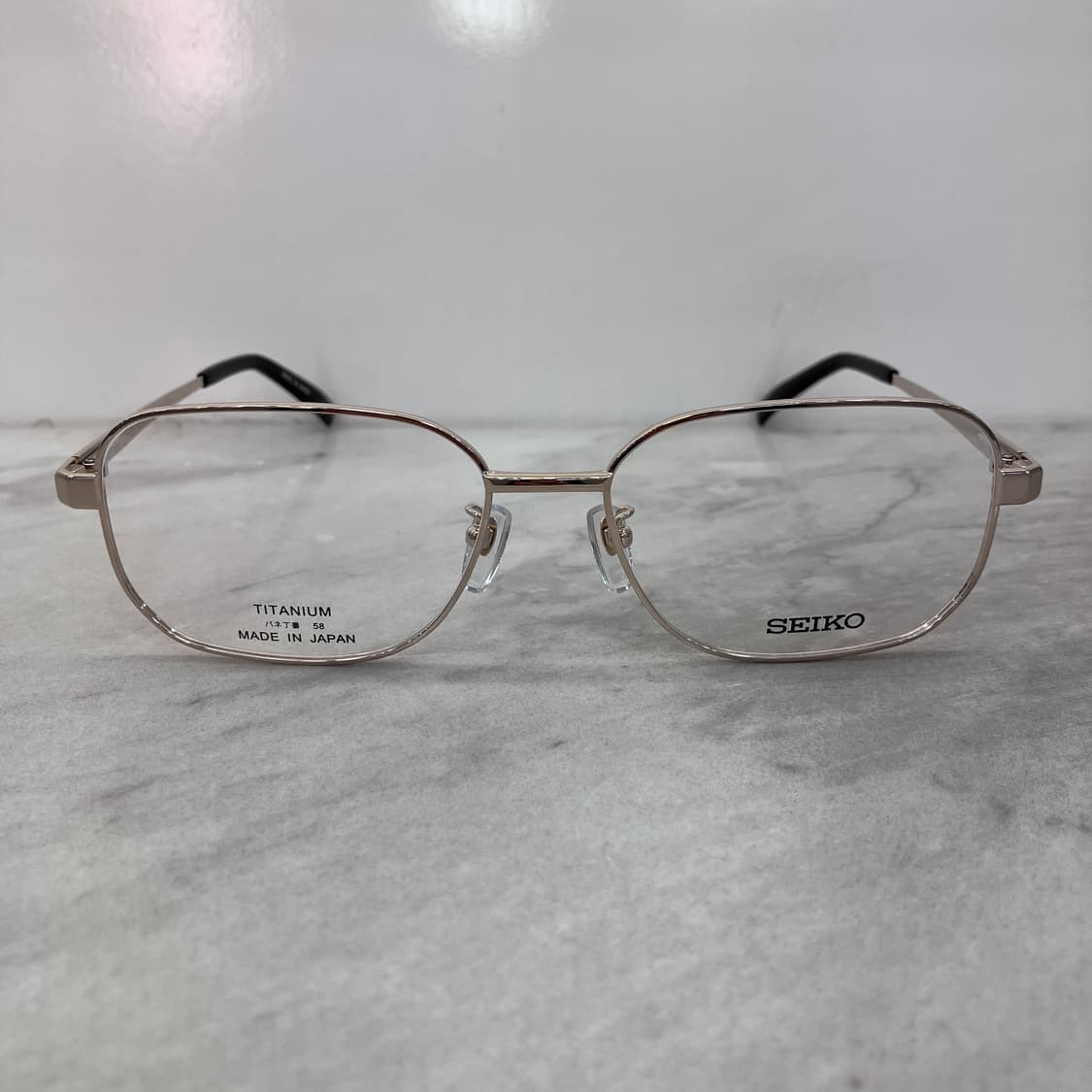 C84 세이코 SEIKO 빈티지 골드 스퀘어 B-Titan 메탈테 안경 상품이미지6