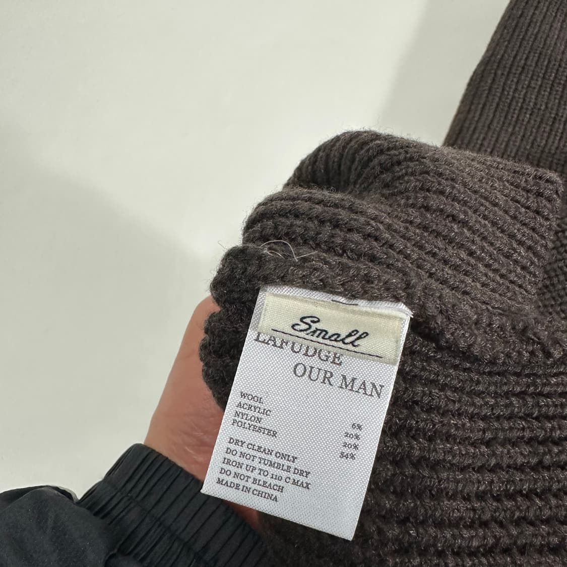 100 라퍼지스토어 다크브라운 헨리넥 니트 상품이미지5