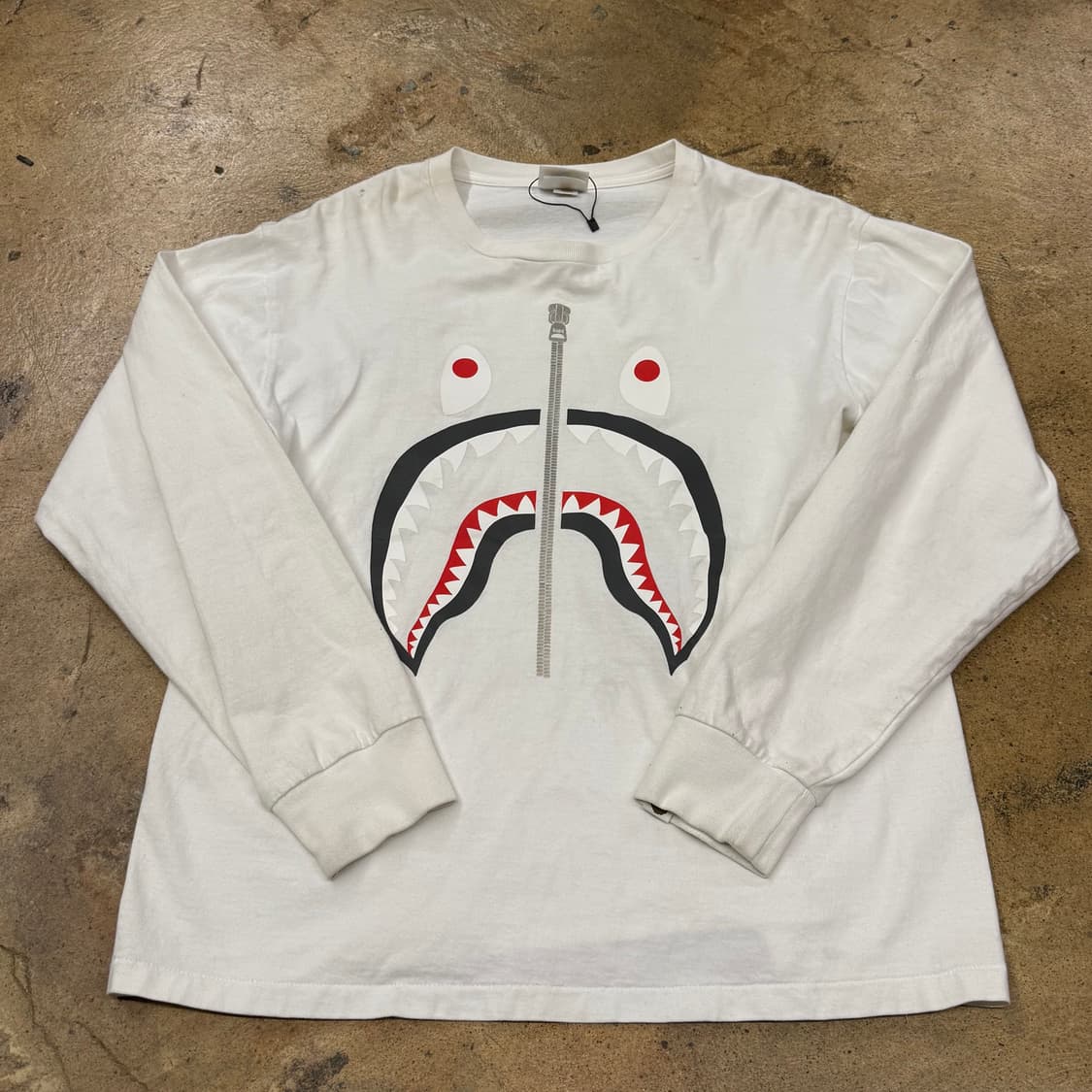 베이프 화이트 빅로고 샤크 롱슬리브 긴팔 티셔츠 상품이미지2