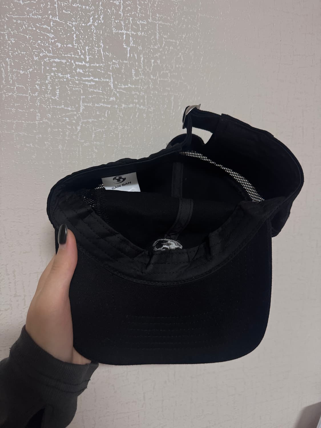 산산기어 커브드 패널 캡 블랙 24ss 상품이미지3