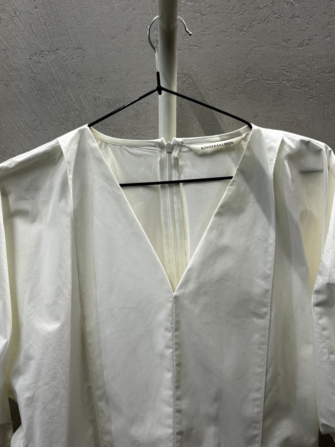 킨더살몬 브이넥 블라우스 OS 상품이미지3