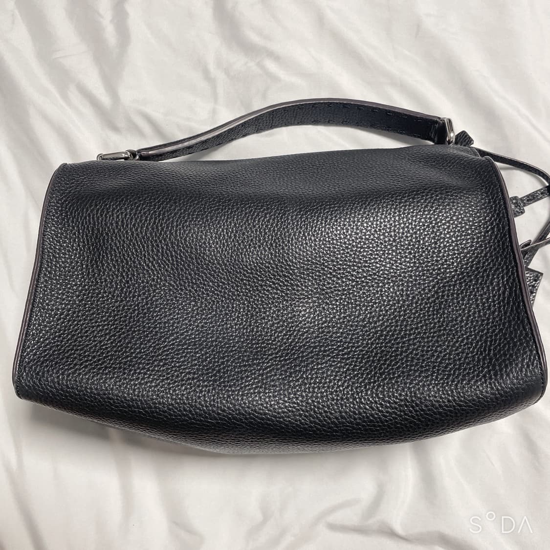 펜디 블랙 가죽 토트백 상품이미지6