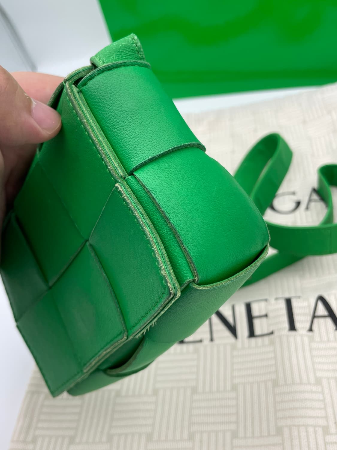 [ 정품 / 풀구성 ] 보테가베네타 미니 카세트백 그린 상품이미지6
