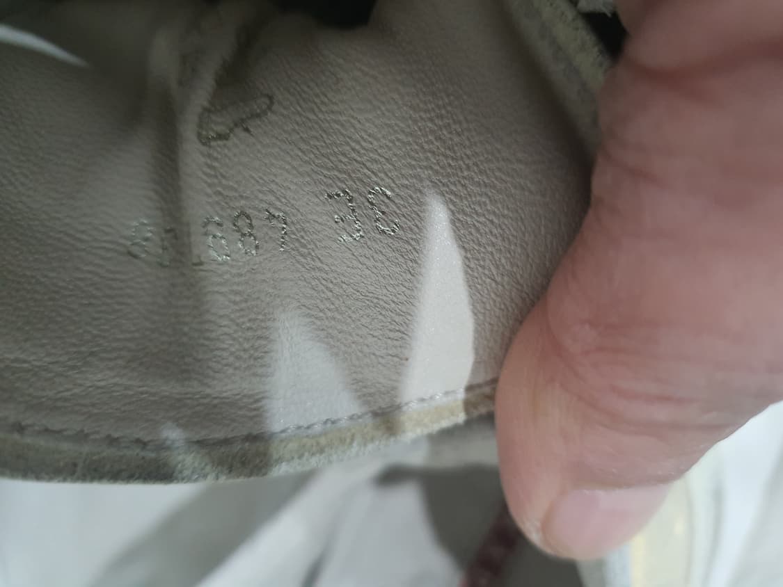 프라다 아이보리색 스니커즈  상품이미지5